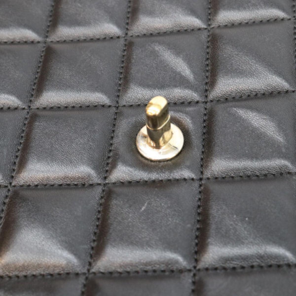 Chanel Black Leather Shoulder Bag (Pre-Owned)
