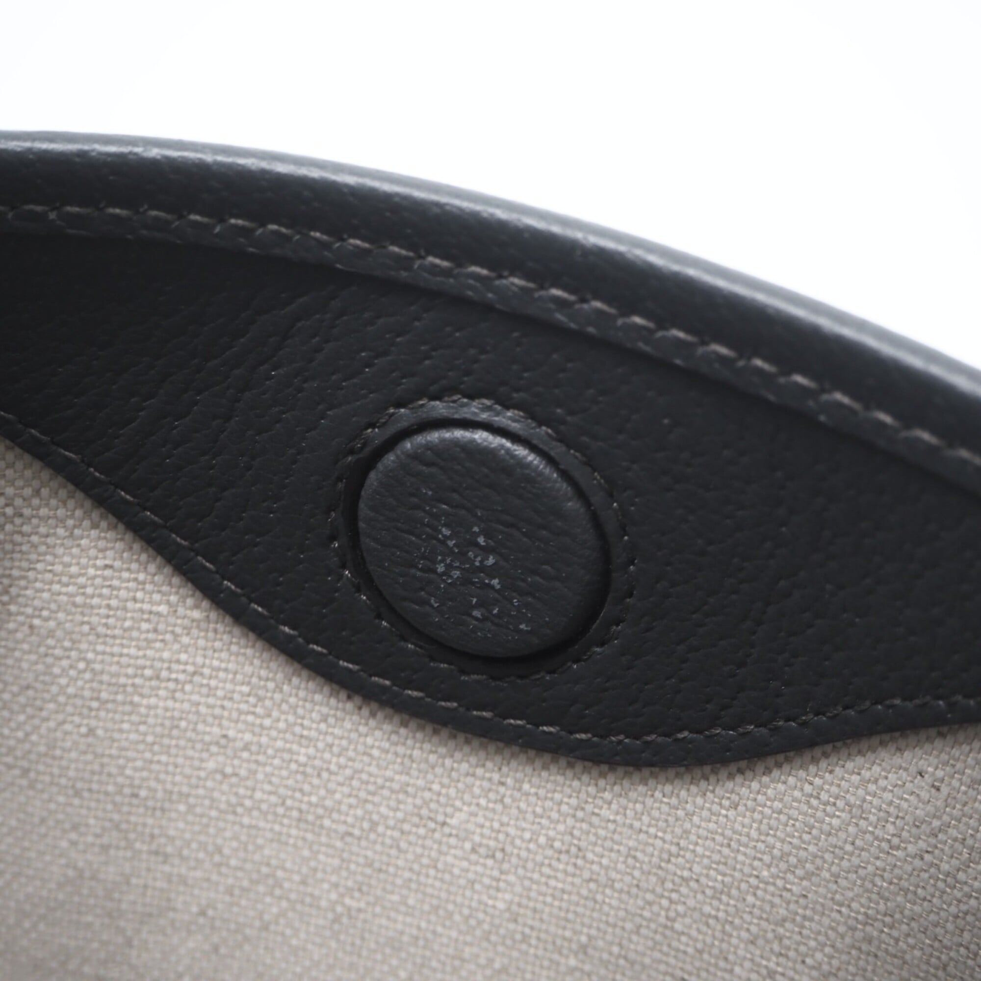 Gucci Gray Canvas Shoulder Bag (Pre-Owned)