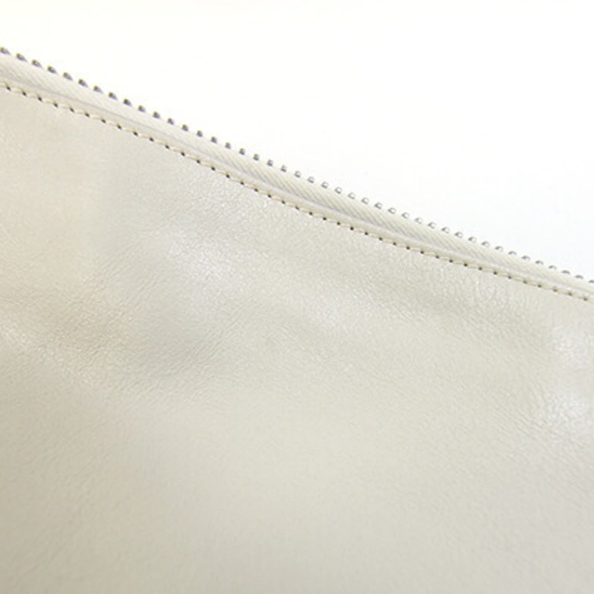 Burberry Ivory Leather Shoulder Bag (Pre-Owned)