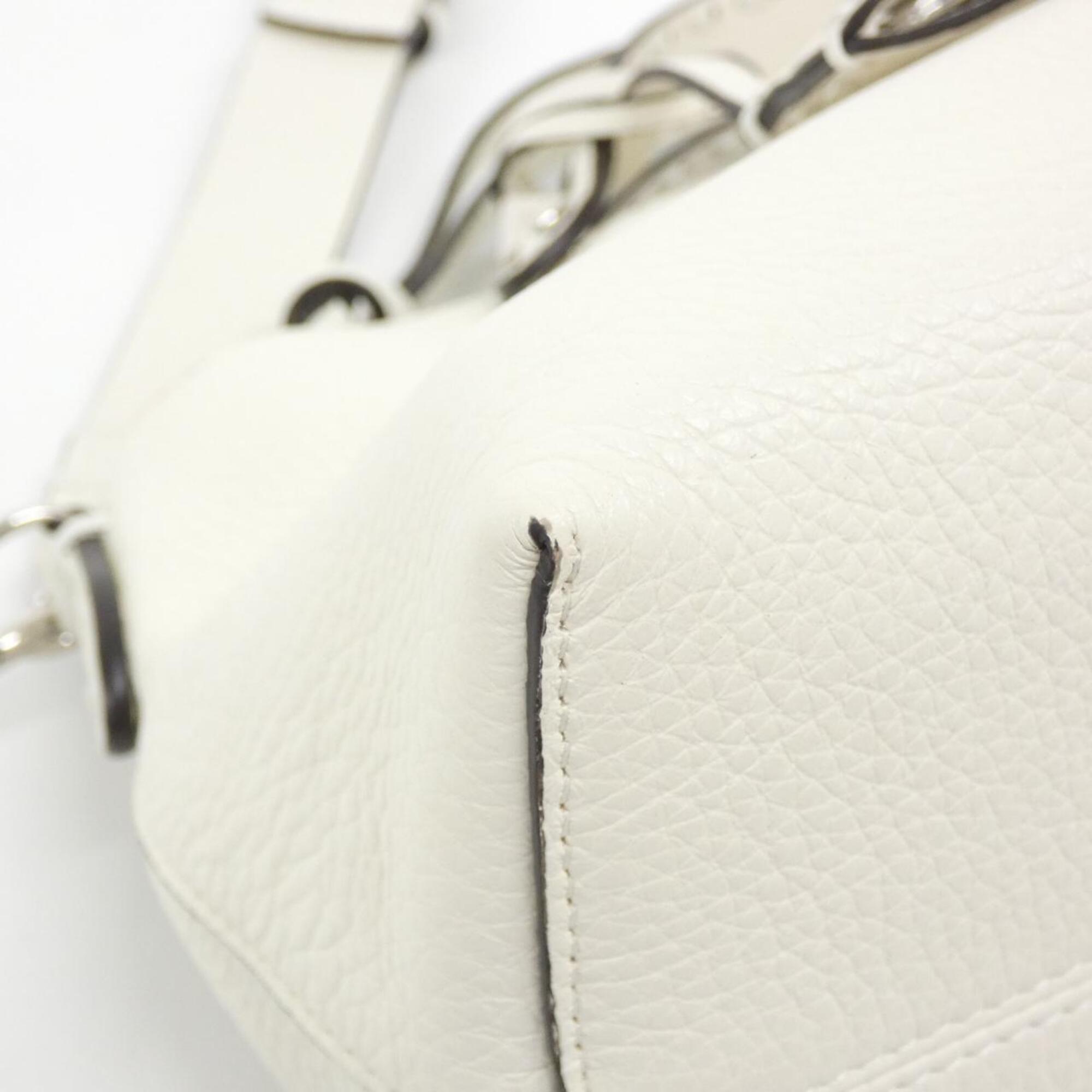 Fendi White Leather Handbag (Pre-Owned)