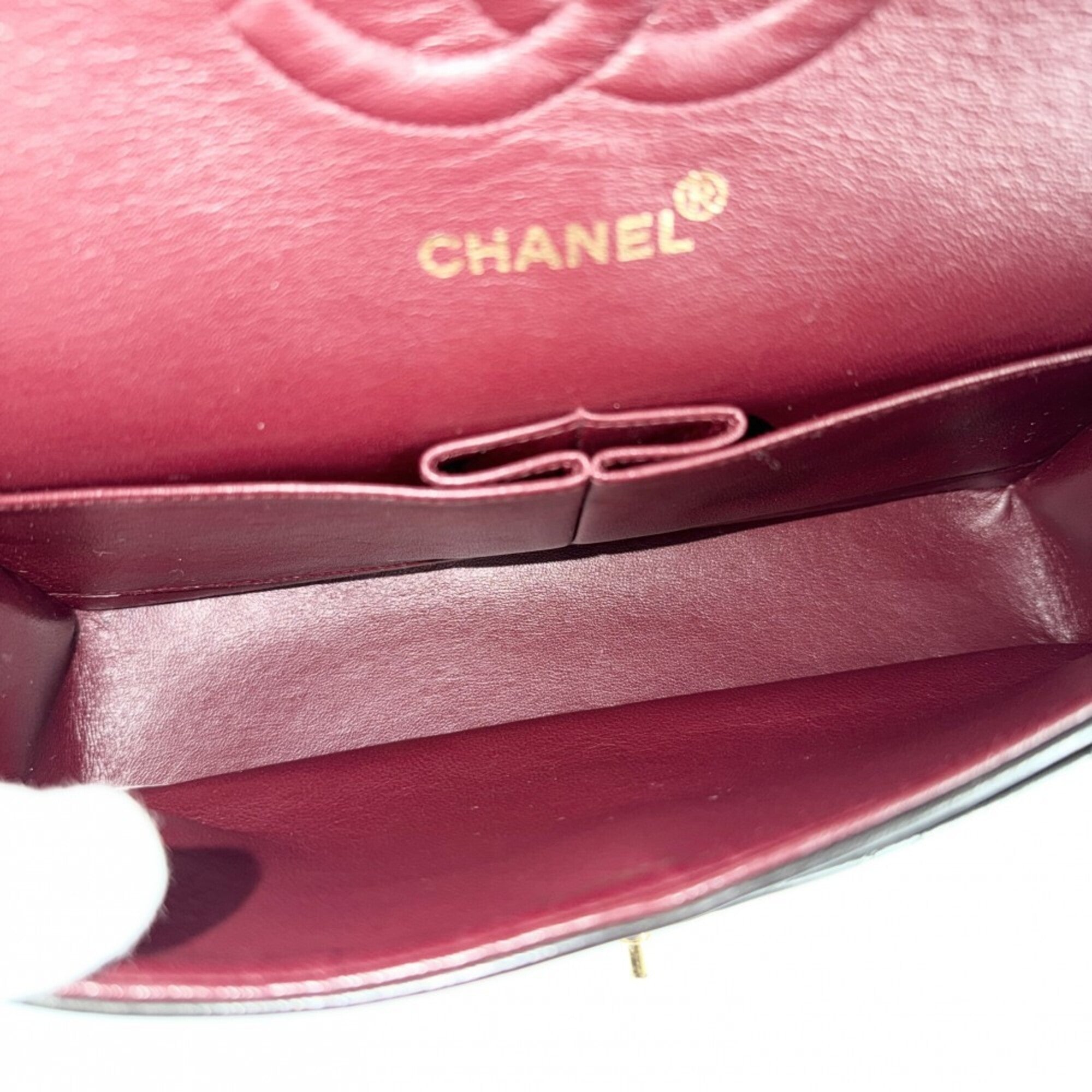 Chanel Matelasse Black Leather Shoulder Bag (Pre-Owned)