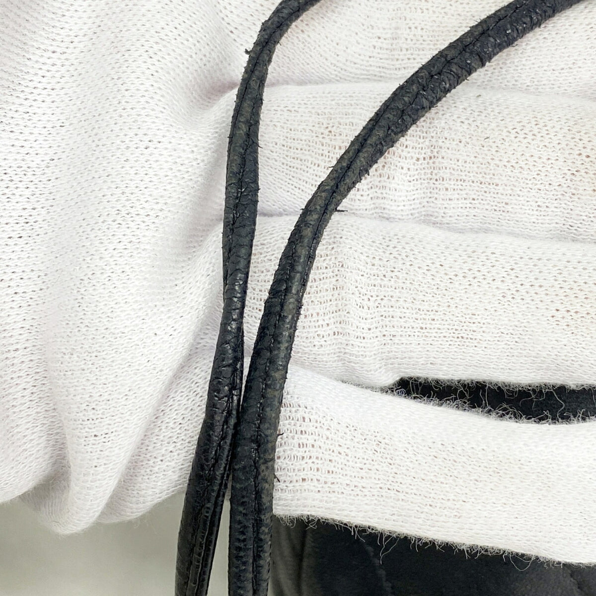 Chanel Black Leather Shoulder Bag (Pre-Owned)
