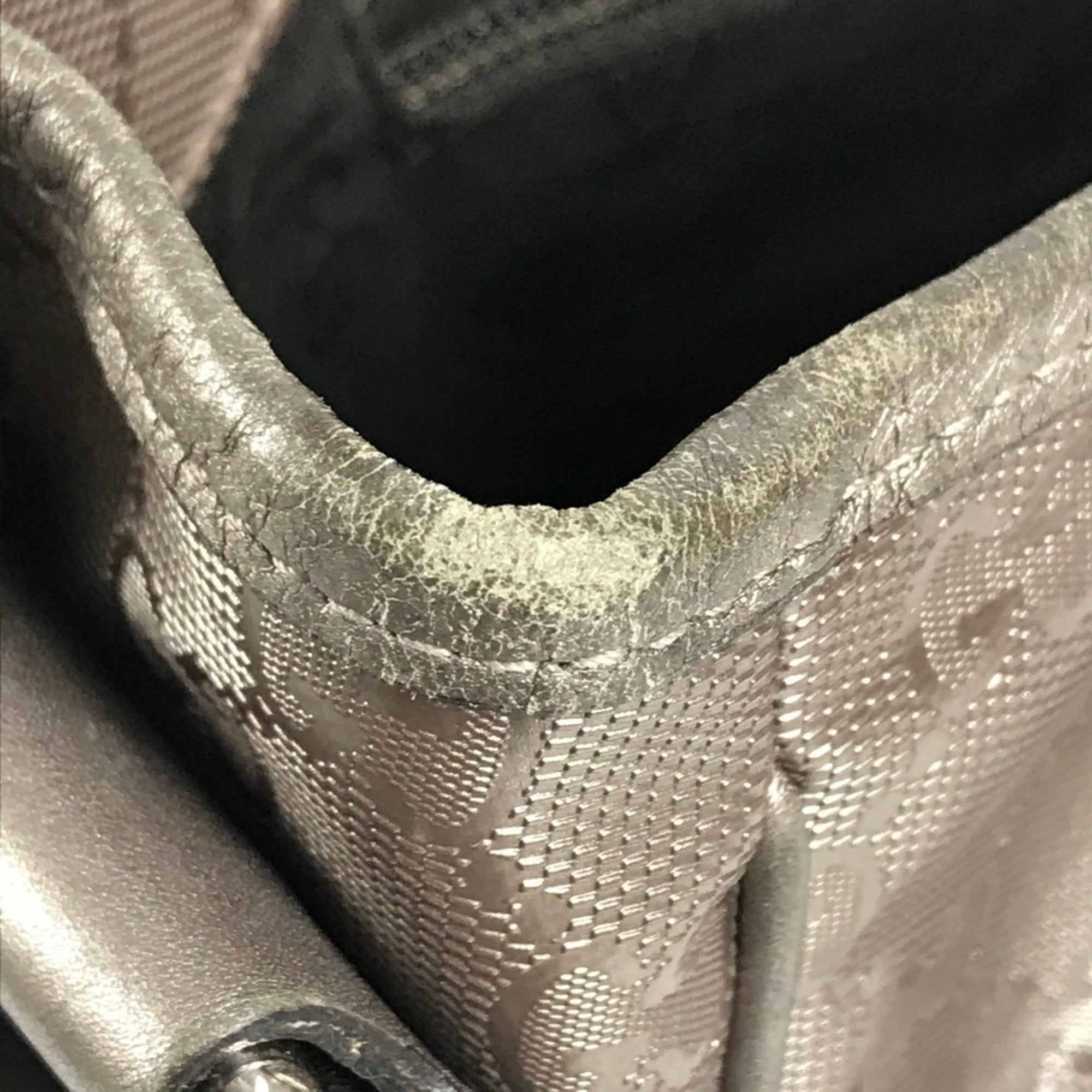 Gucci Metallic Gg Imprimé Leather Messenger Bag Shoulder Bag (Pre-Owned)