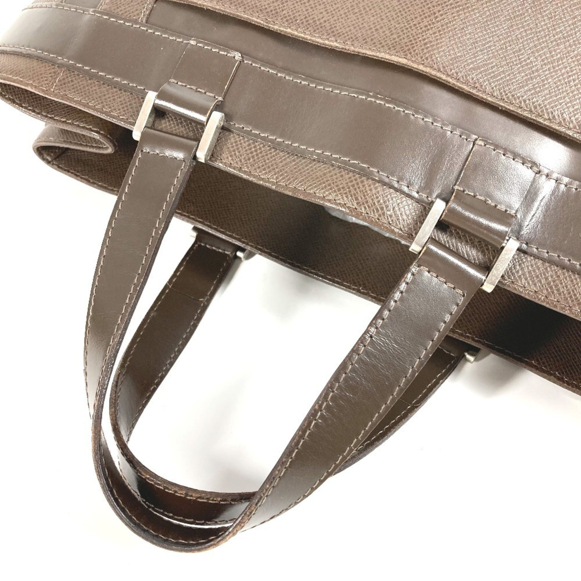 Louis Vuitton Brown Grizzly Taiga Leather Handbag Tote Bag (Pre-Owned)