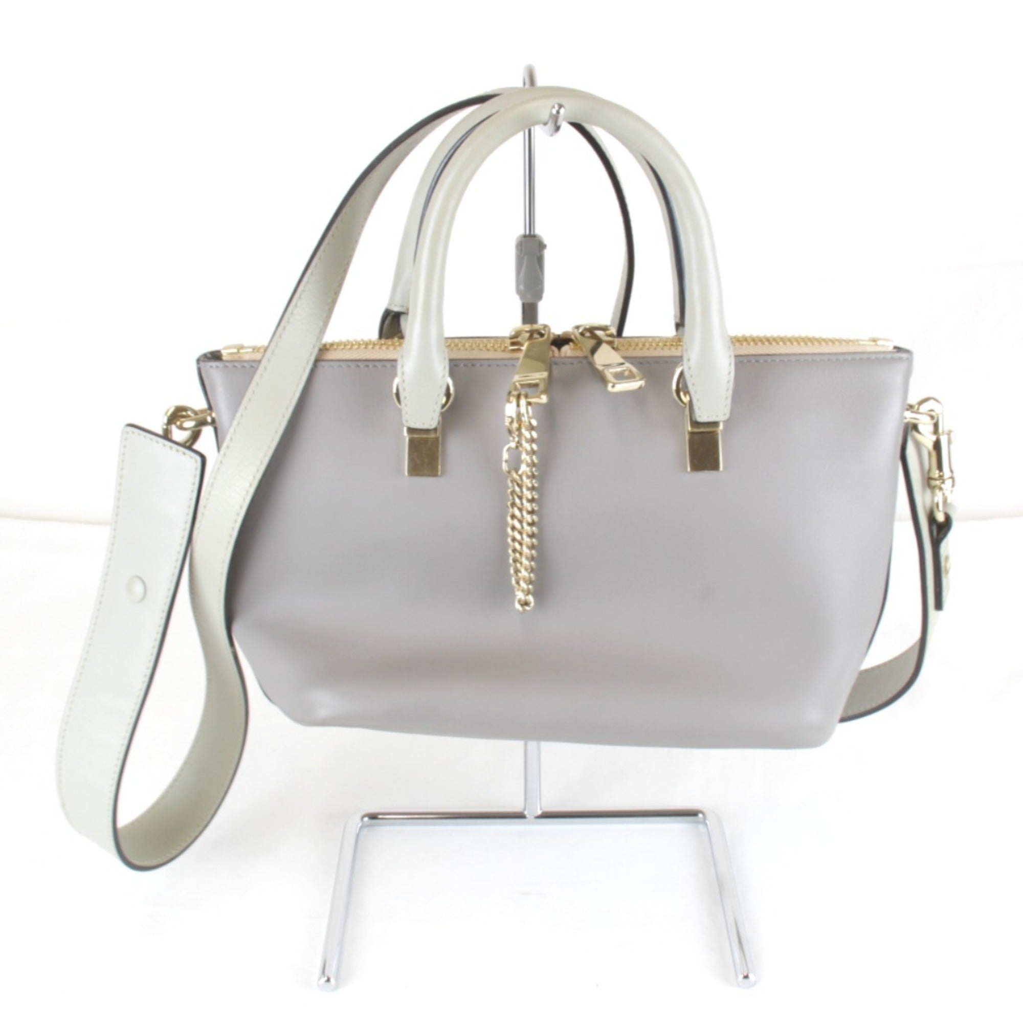 Chloé Gray Leather Handbag (Pre-Owned)