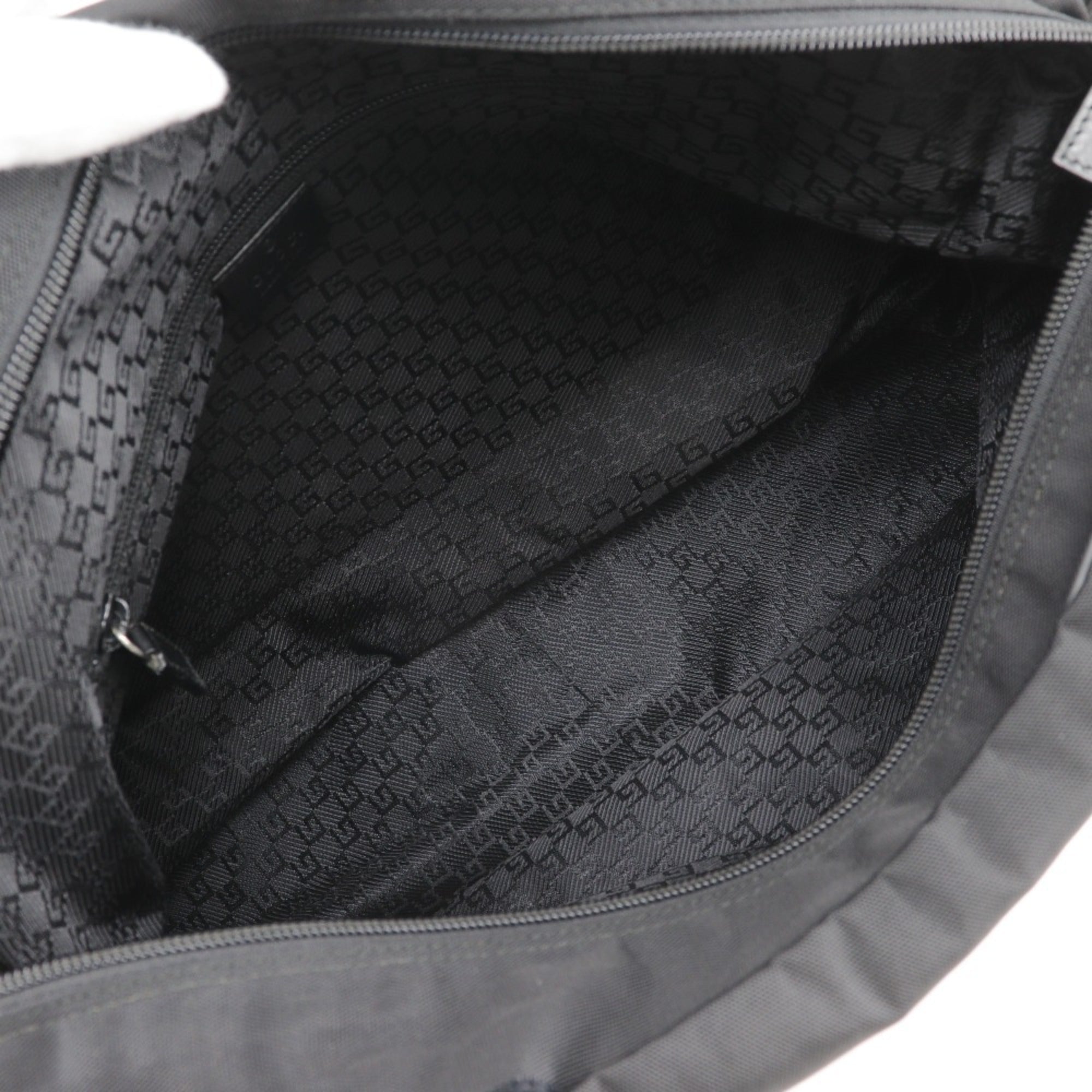 Gucci Black Nylon Canvas Shoulder Bag Sling Bag (Pre-Owned)