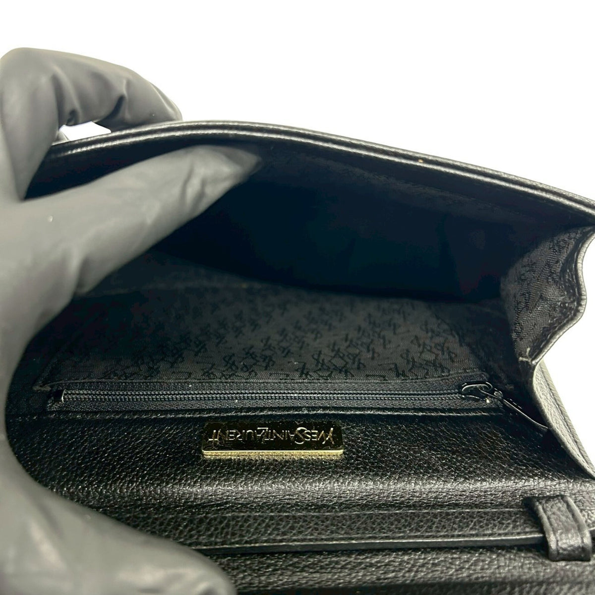 Yves Saint Laurent Black Leather Pochette Shoulder Bag (Pre-Owned)