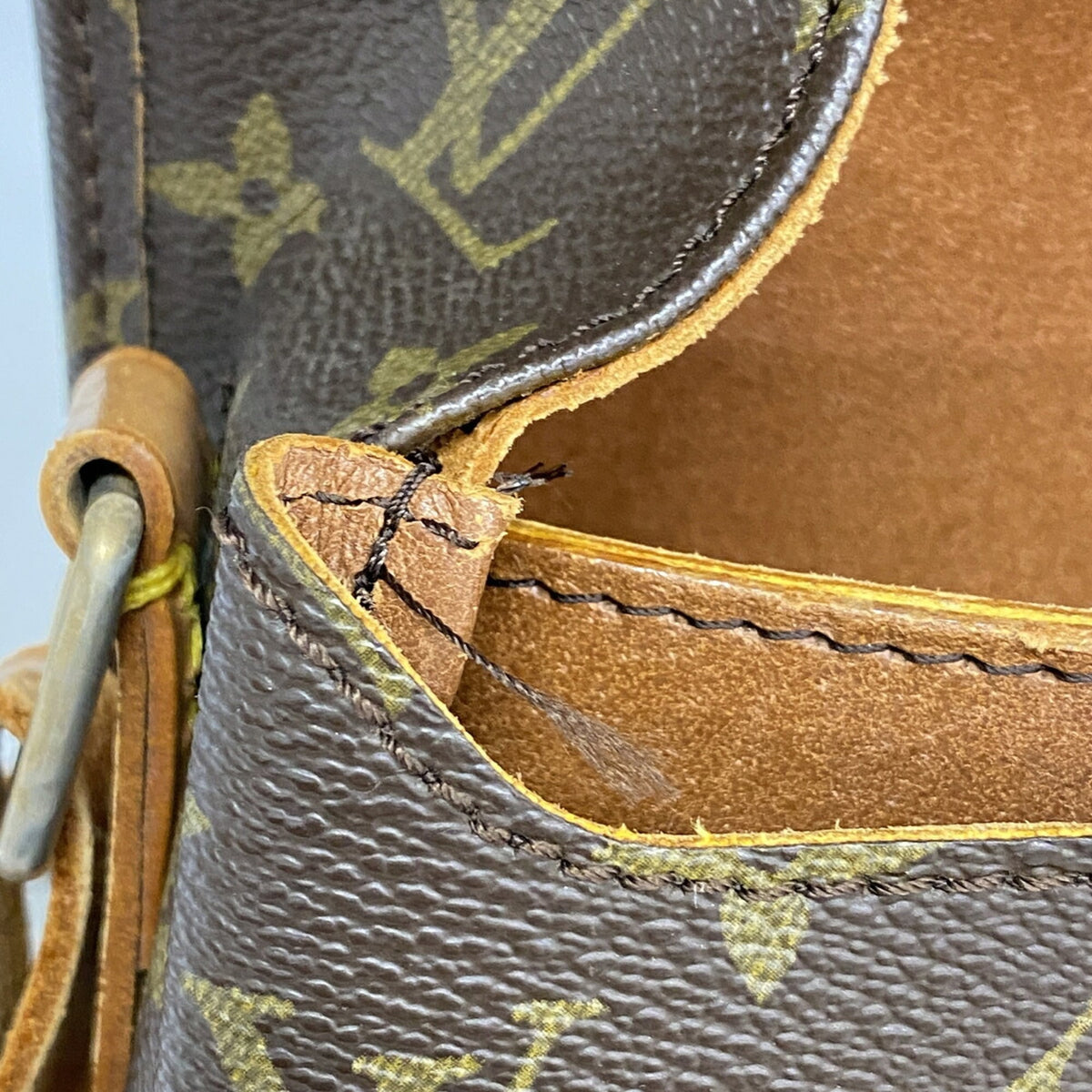 Louis Vuitton Brown Shoulder Bag (Pre-Owned)