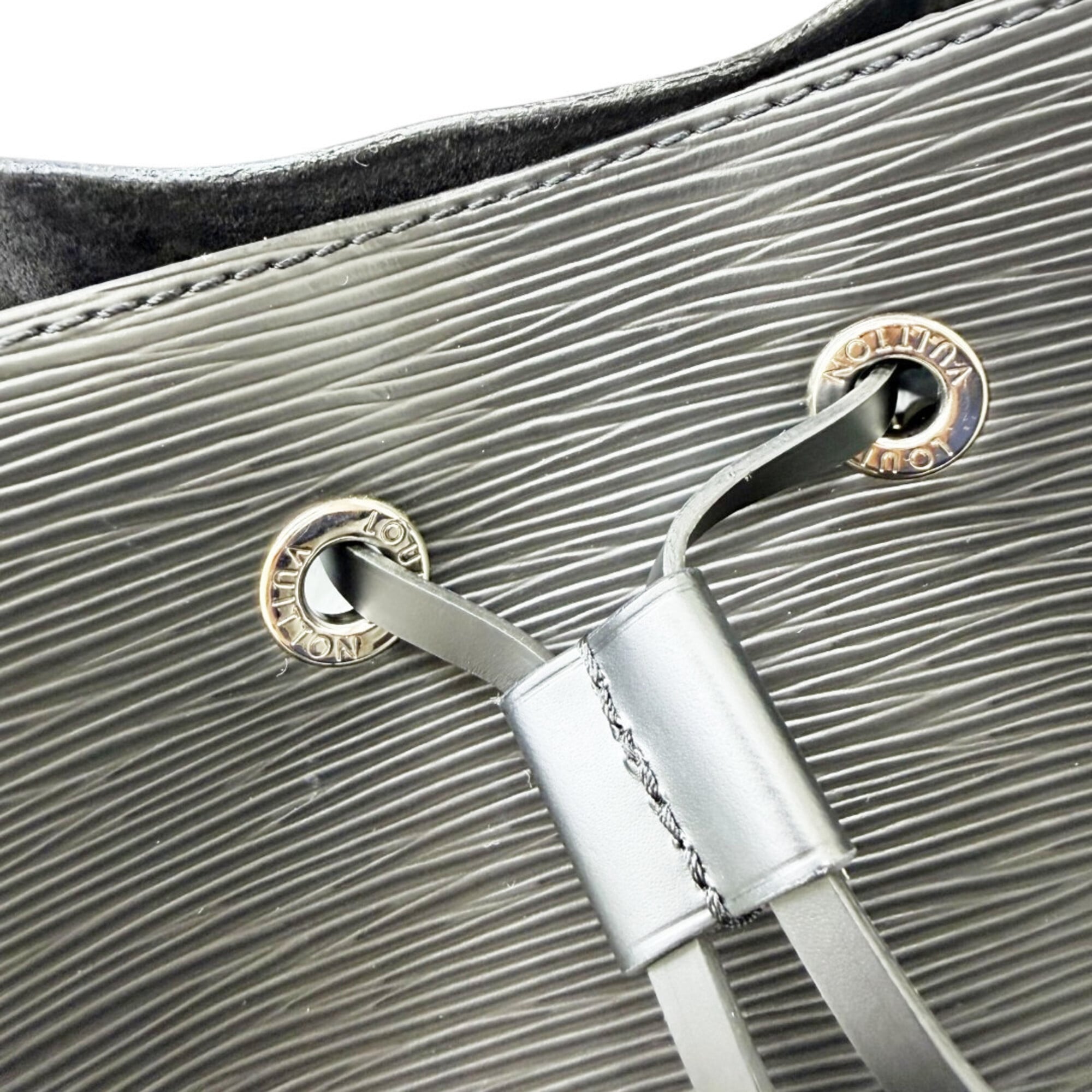 Louis Vuitton Noir Epi Leather Handbag Shoulder Bag (Pre-Owned)