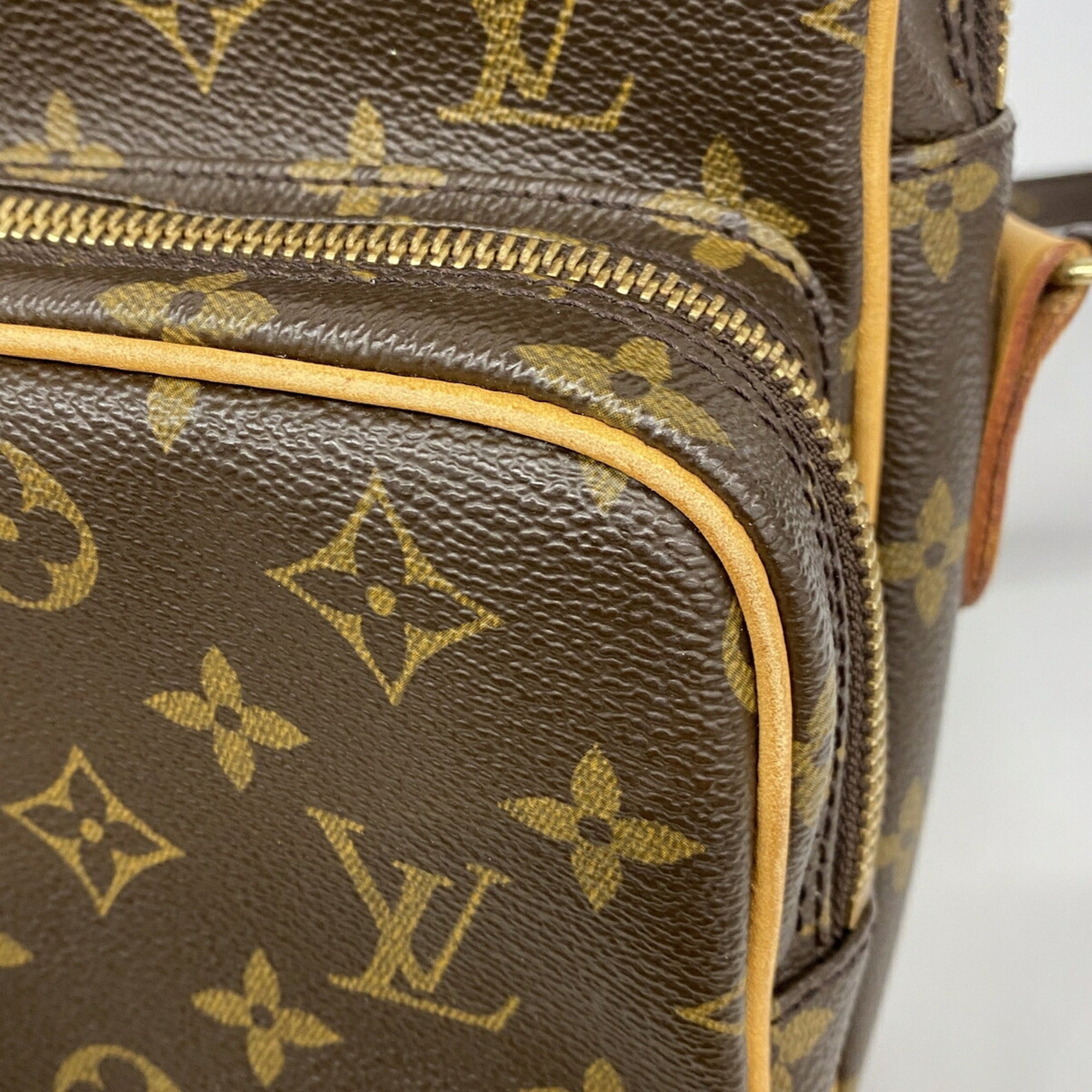 Louis Vuitton Brown Shoulder Bag (Pre-Owned)
