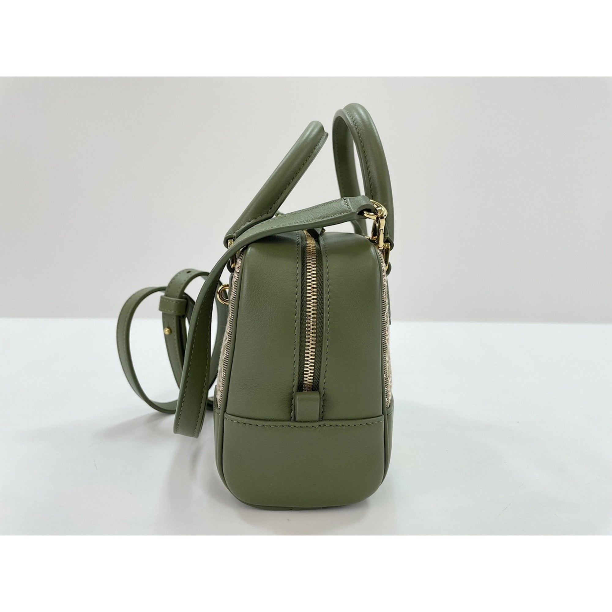 Loewe Amazona Green Shoulder Bag (Pre-Owned)