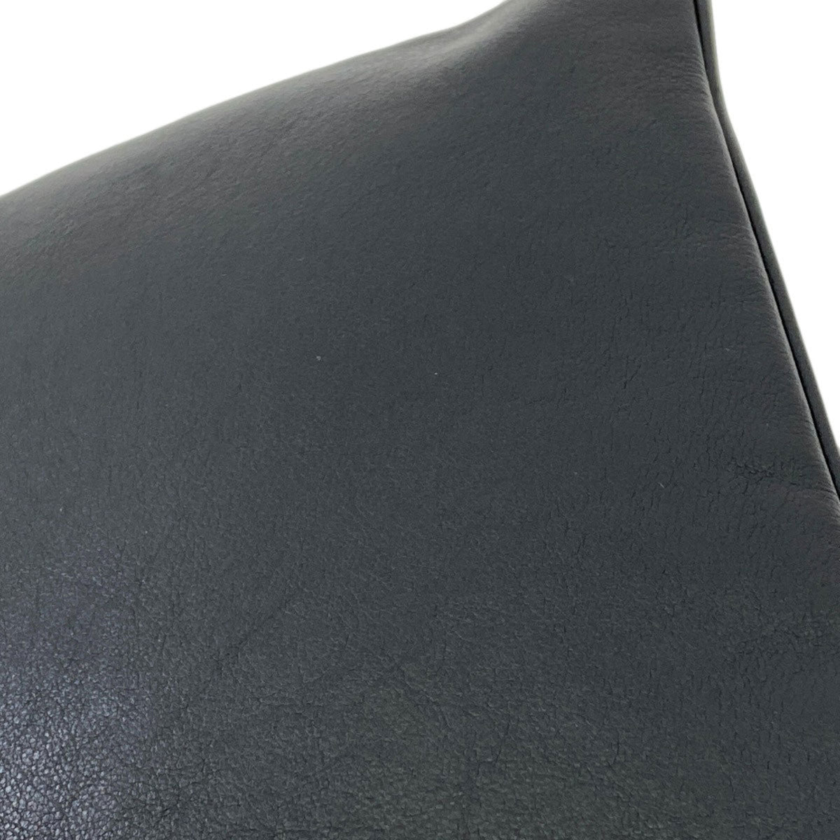 Christian Dior Black Leather Shoulder Bag (Pre-Owned)