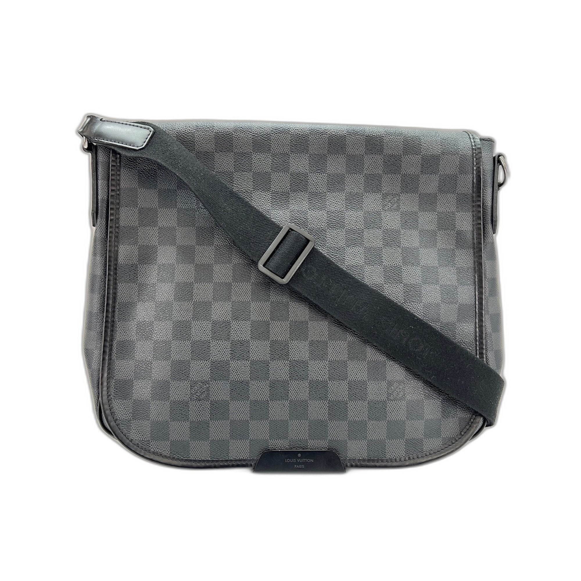 Louis Vuitton Black Shoulder Bag (Pre-Owned)