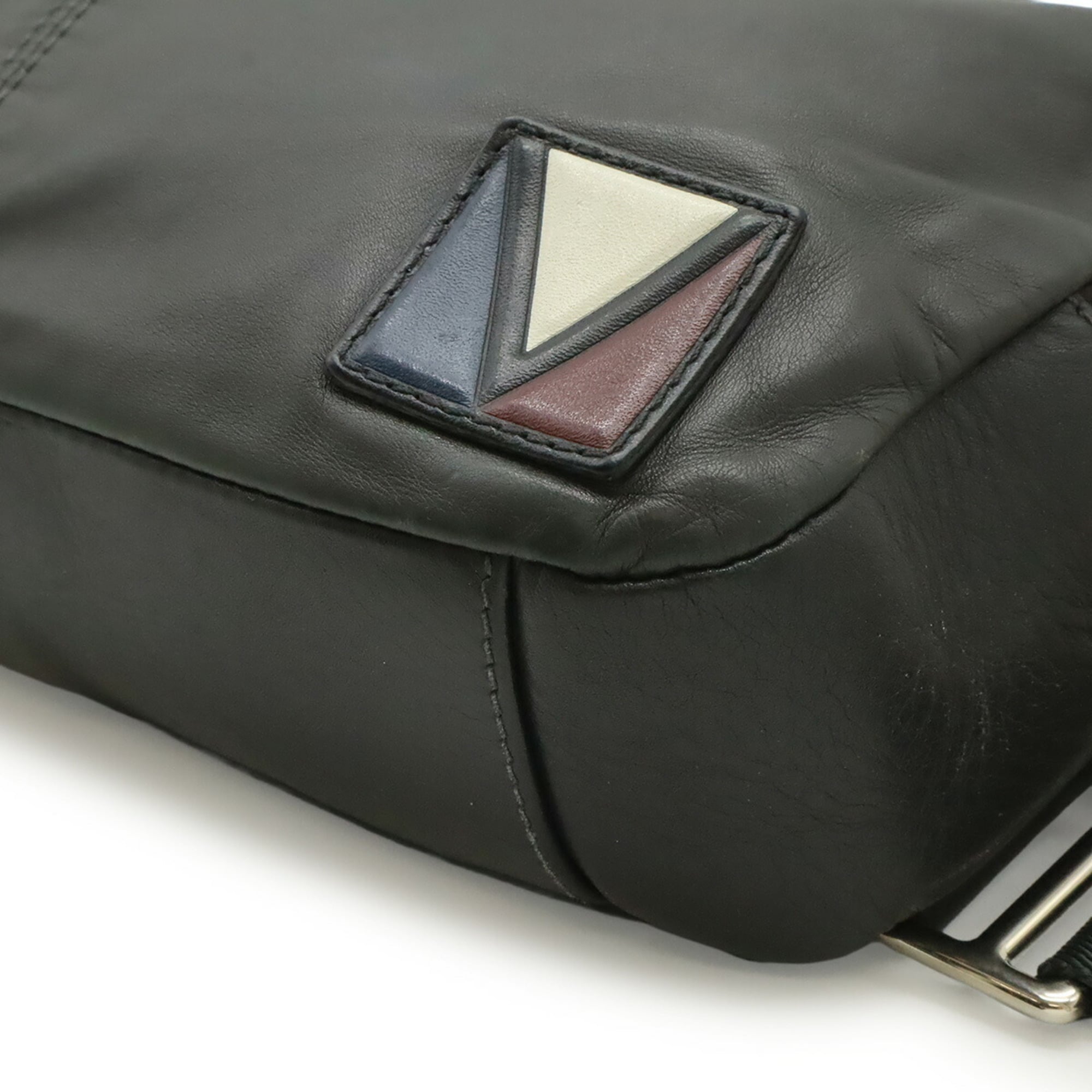 Louis Vuitton Gray Leather Shoulder Bag Sling Bag (Pre-Owned)
