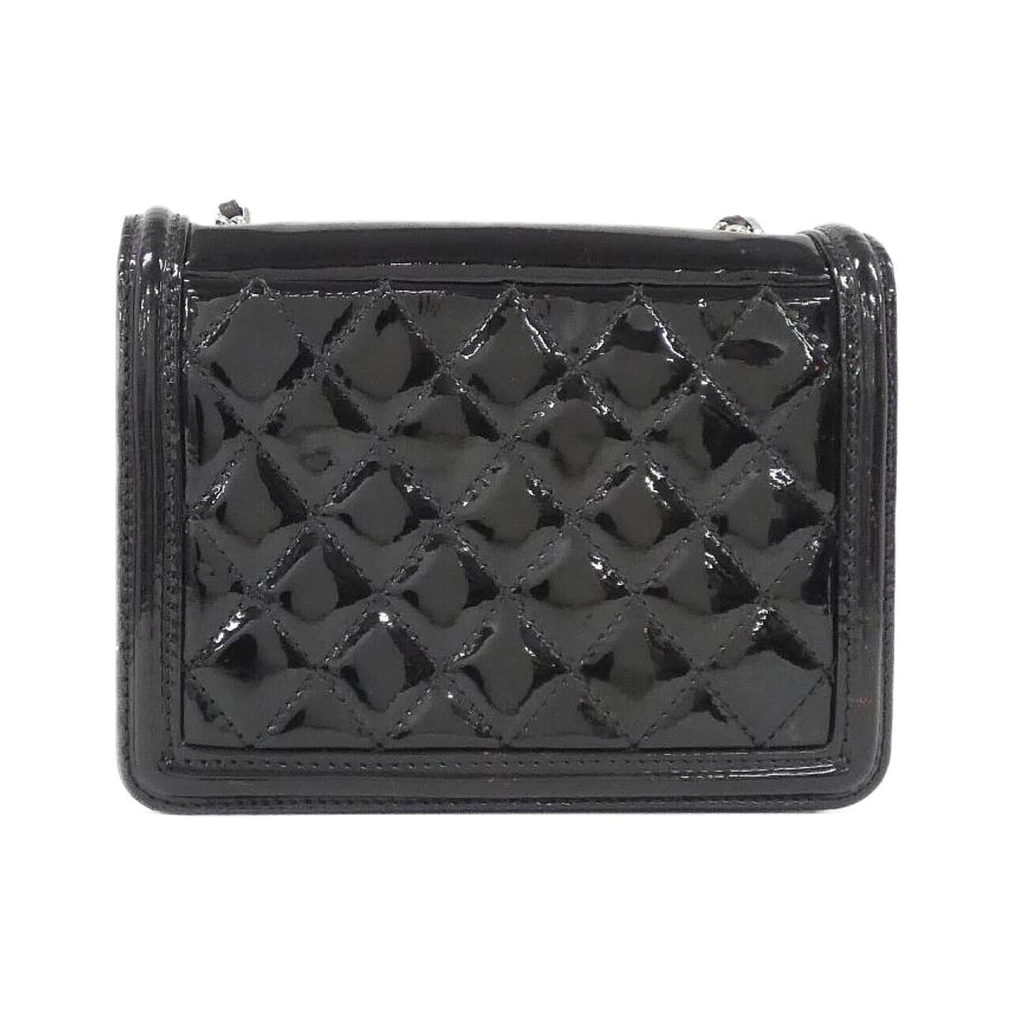 Chanel Black White Leather Shoulder Bag (Pre-Owned)