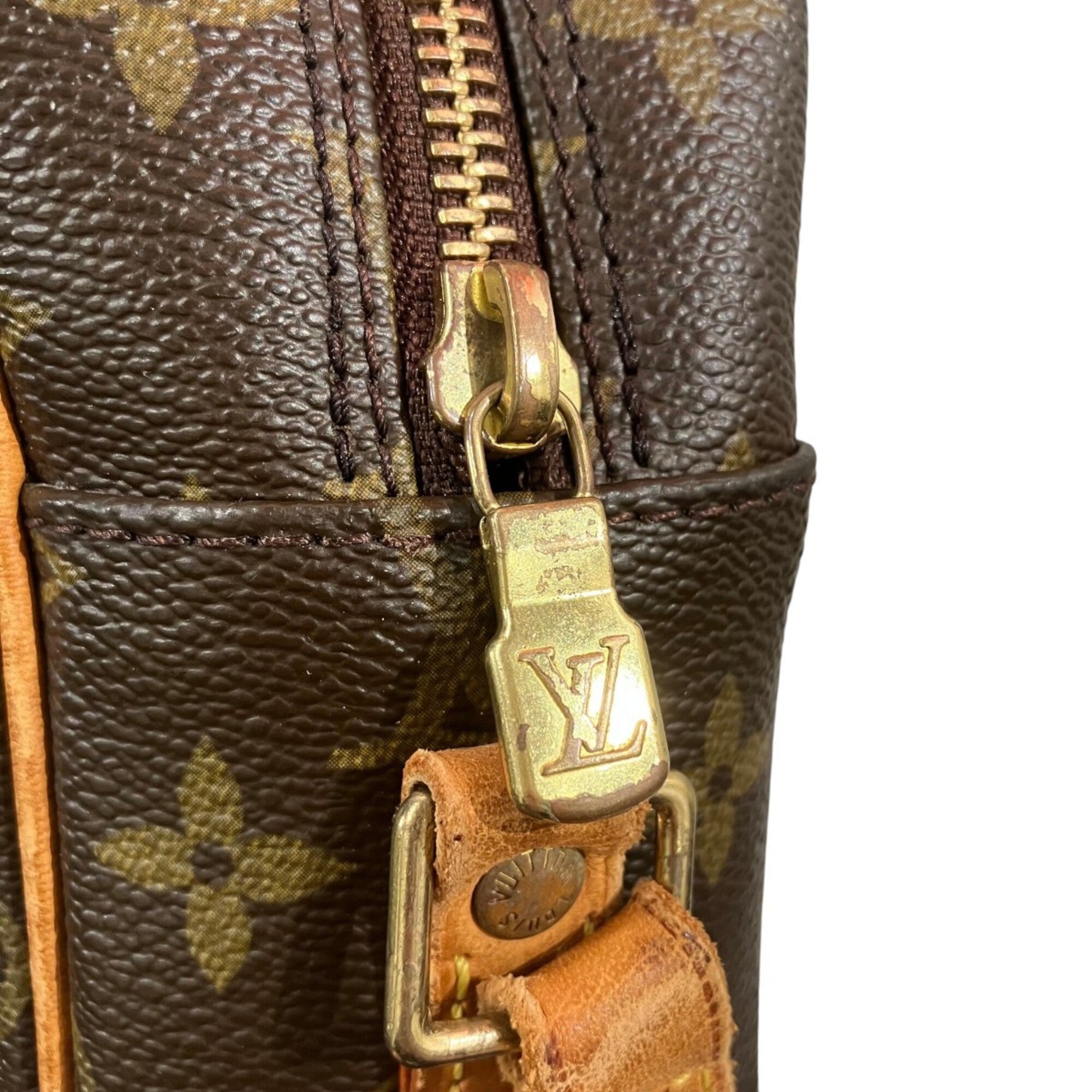 Louis Vuitton Brown Shoulder Bag (Pre-Owned)