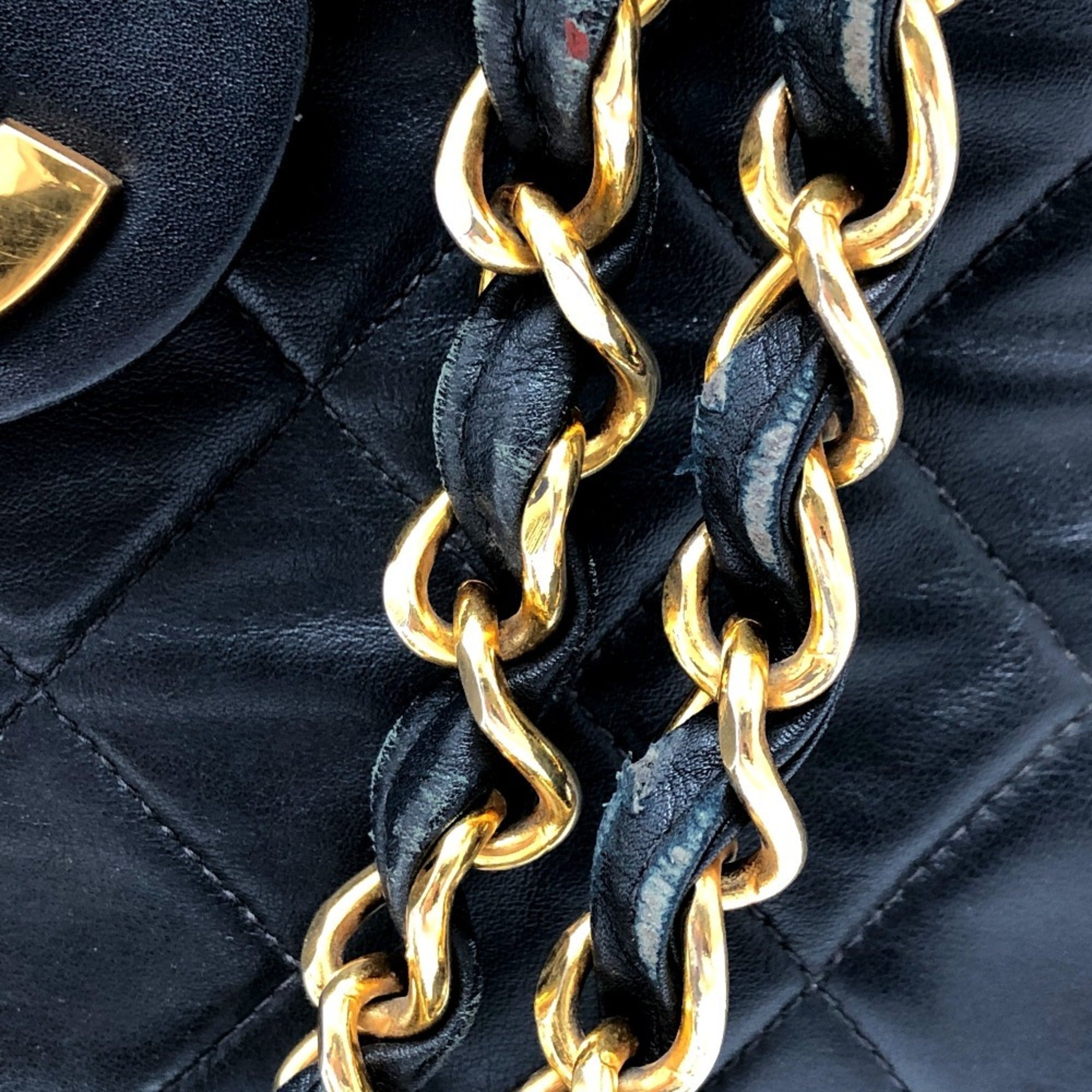 Chanel Matelasse Black Leather Shoulder Bag (Pre-Owned)