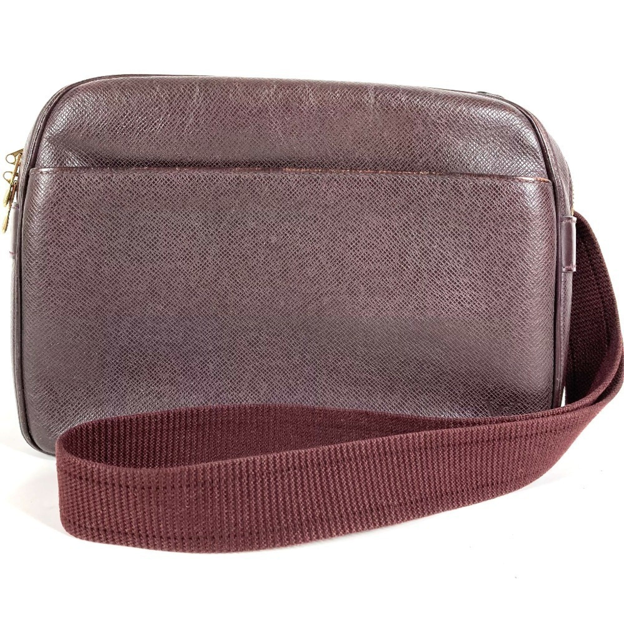 Louis Vuitton Purple Taiga Leather Shoulder Bag (Pre-Owned)