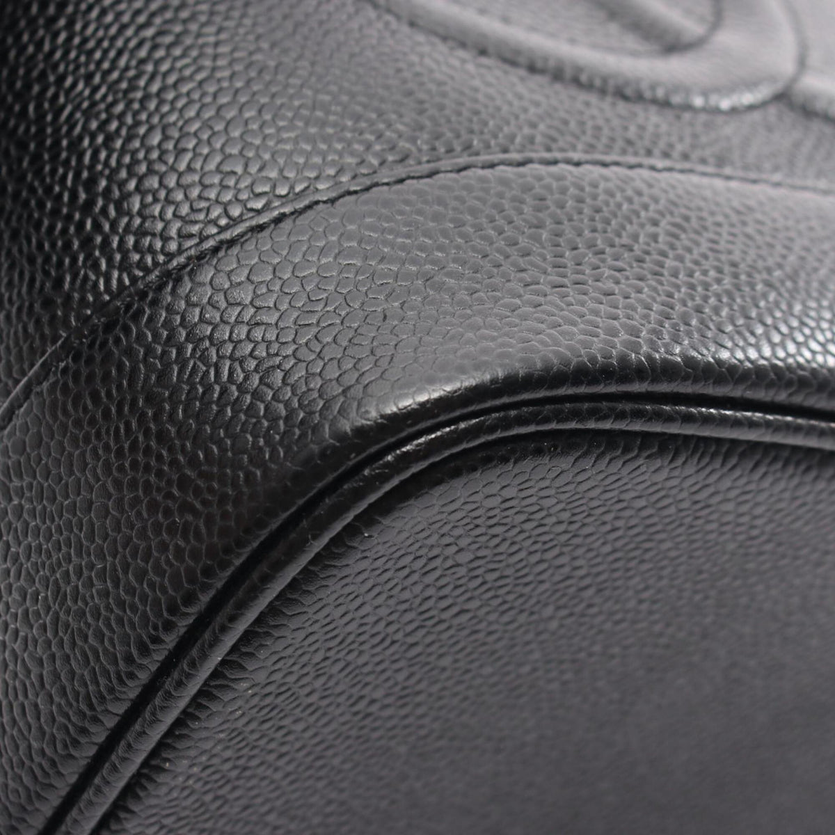 Chanel Black Grained Calfskin Handbag (Pre-Owned)