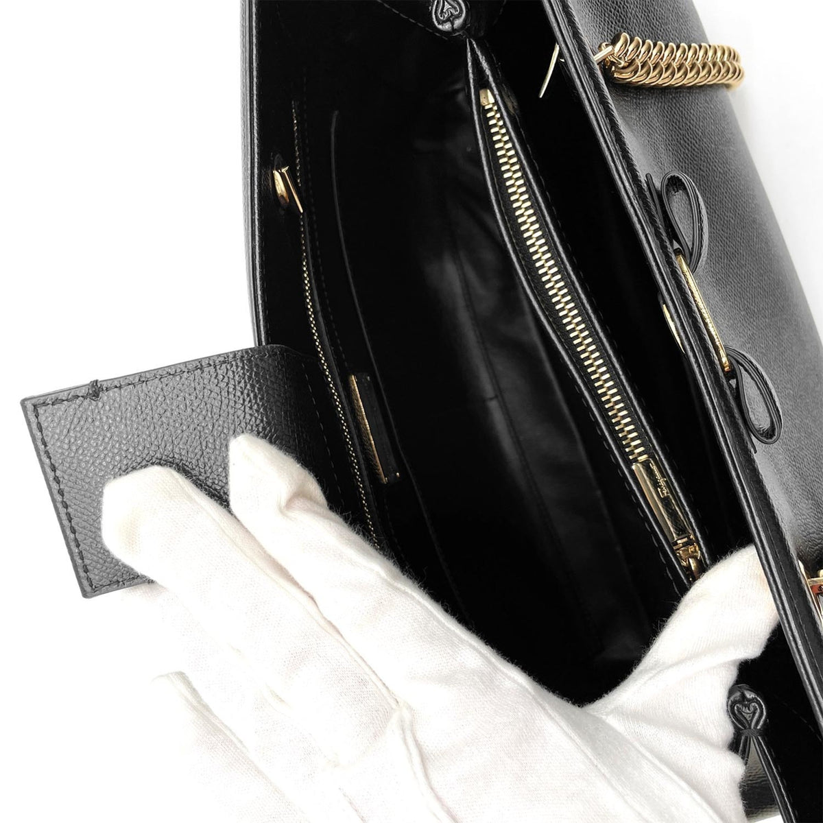Salvatore Ferragamo Black Leather Shoulder Bag (Pre-Owned)