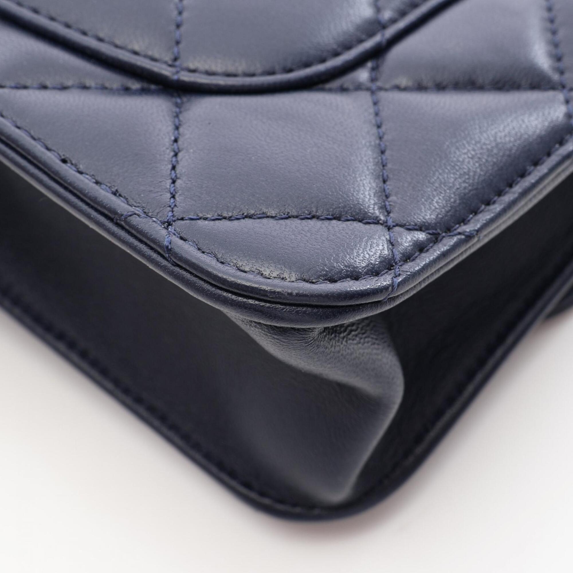 Chanel Navy Leather Handbag Shoulder Bag (Pre-Owned)