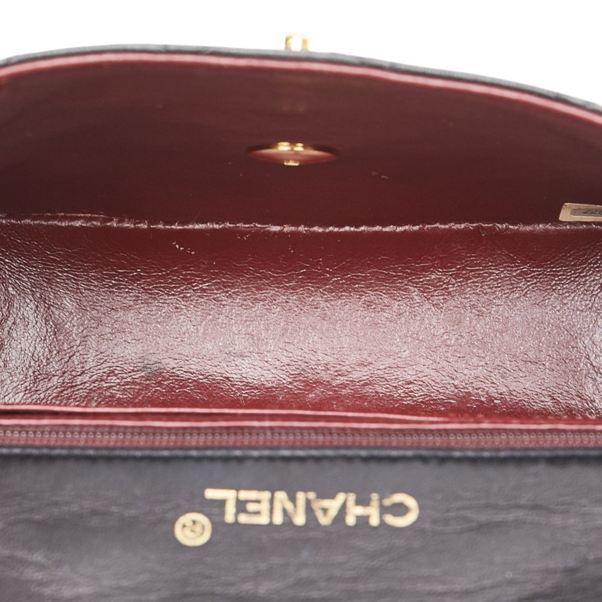 Chanel Matelasse Black Leather Shoulder Bag (Pre-Owned)