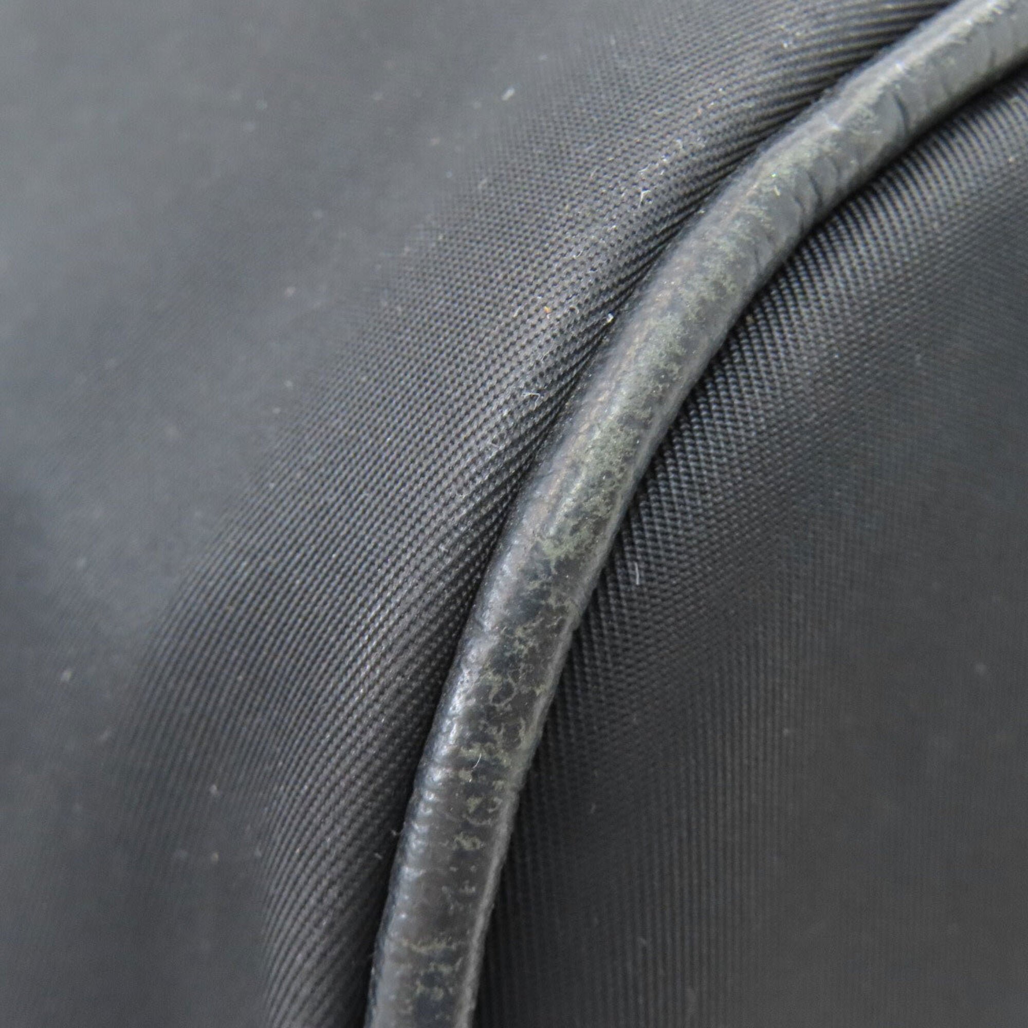 Longchamp Black Nylon Shoulder Bag (Pre-Owned)