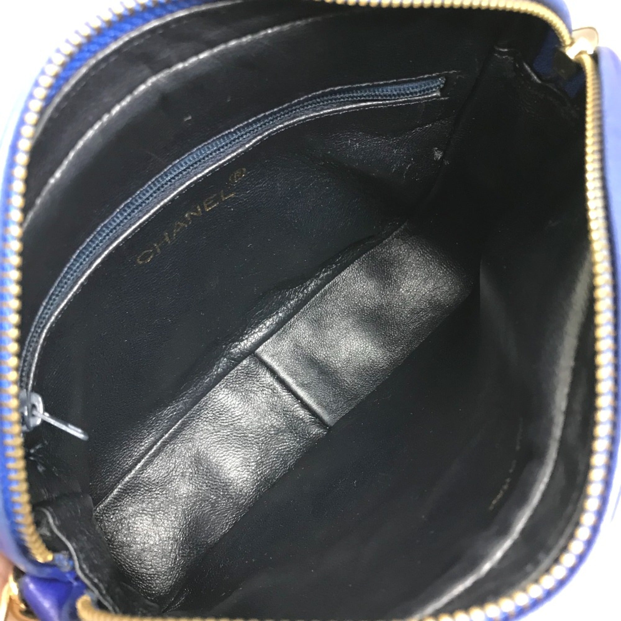 Chanel Blue Leather Shoulder Bag (Pre-Owned)