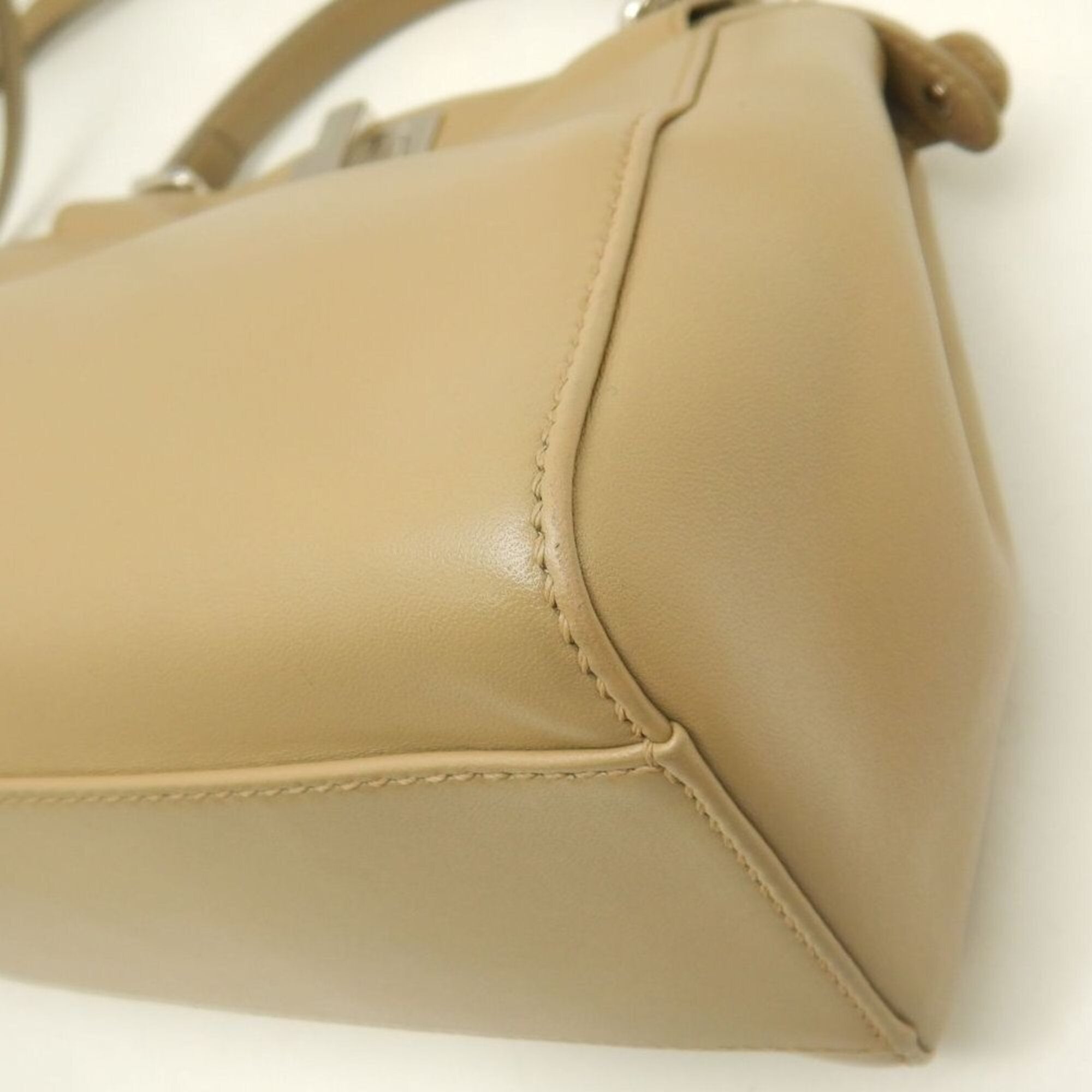 Fendi Beige Leather Handbag (Pre-Owned)