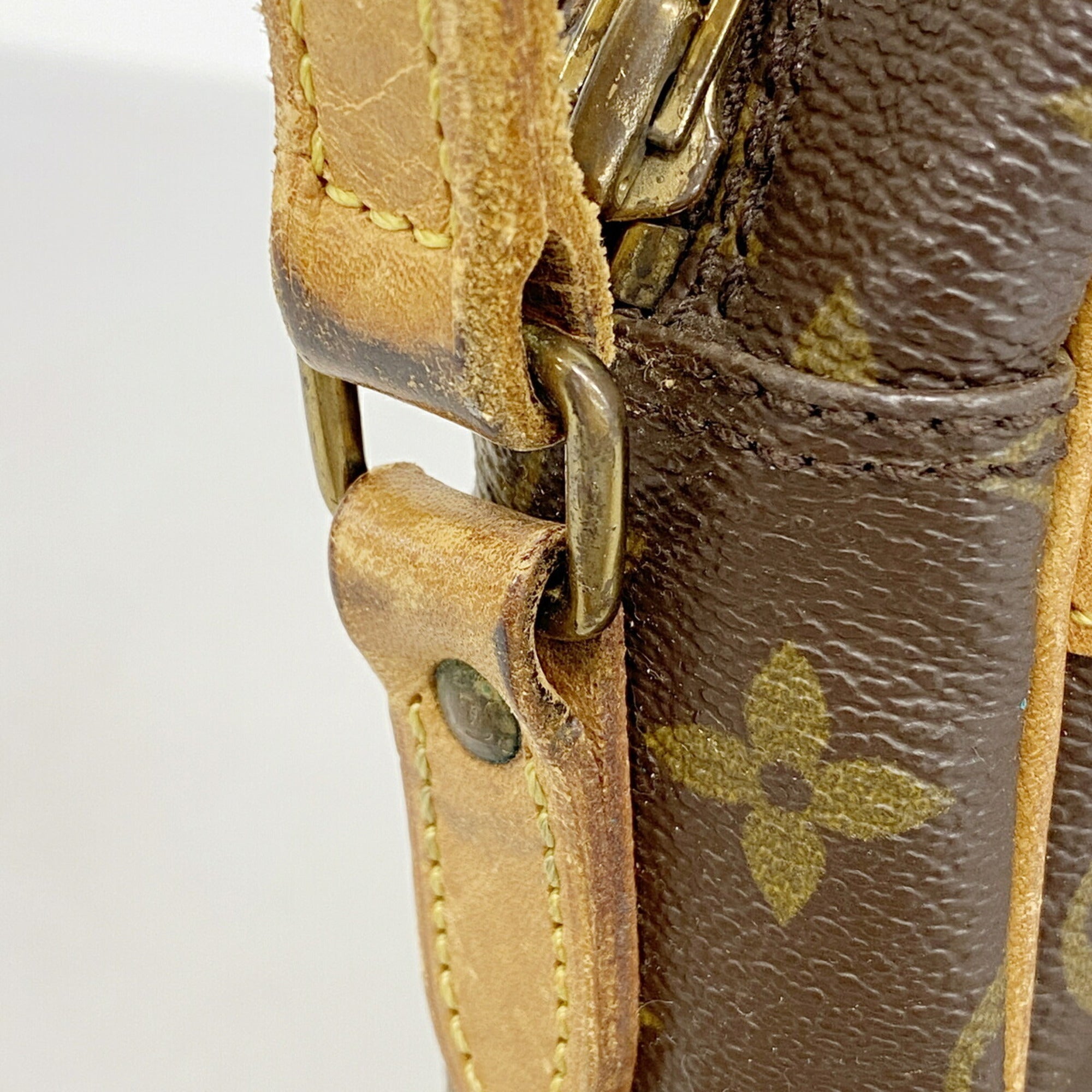 Louis Vuitton Brown Shoulder Bag (Pre-Owned)