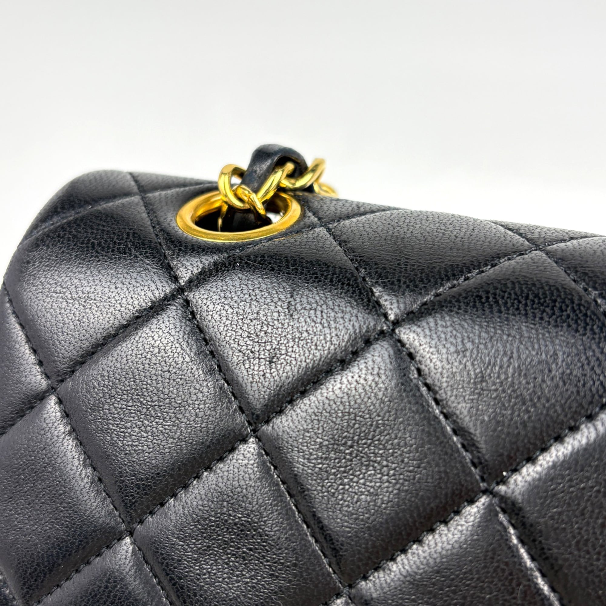 Chanel Matelasse Black Leather Shoulder Bag (Pre-Owned)