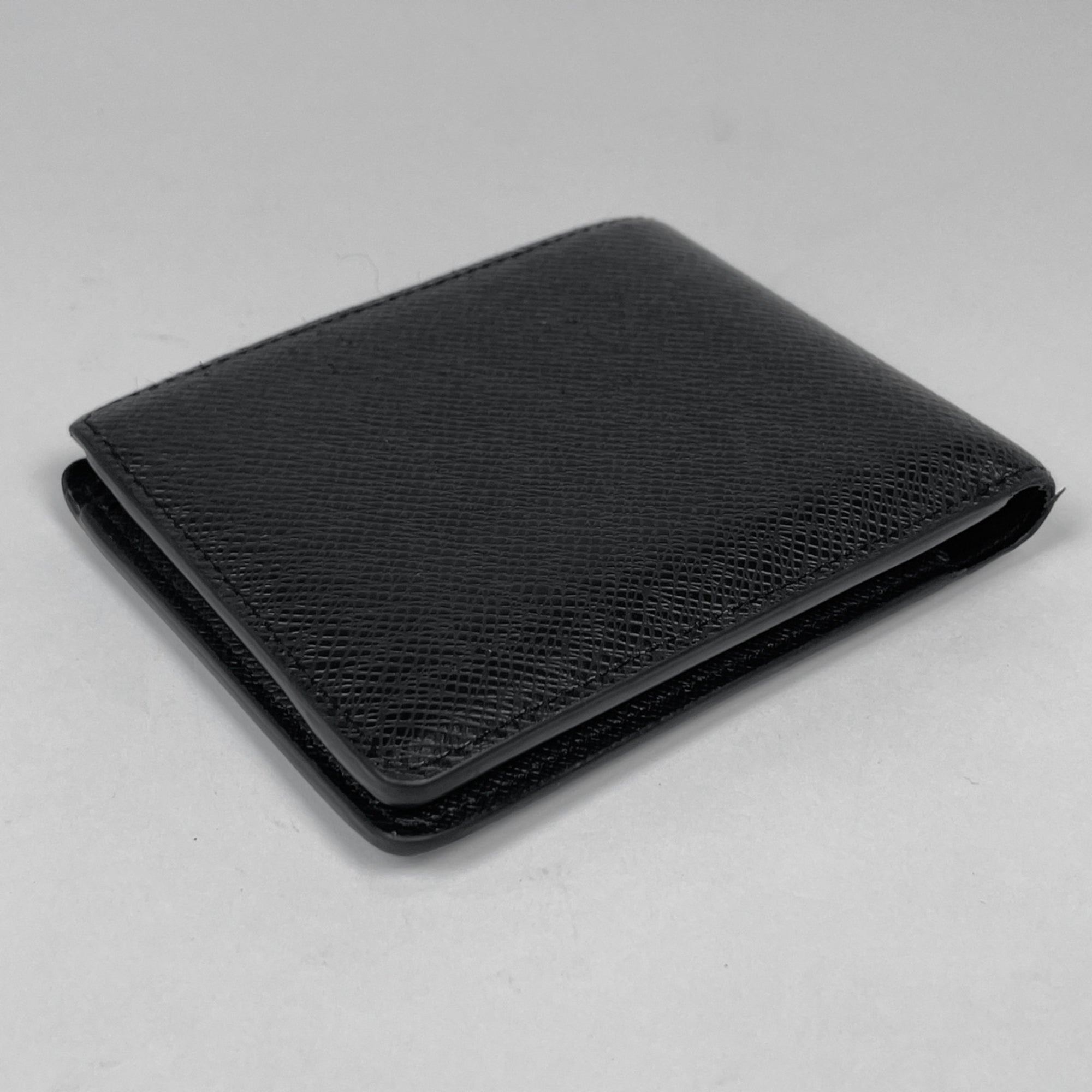 Louis Vuitton Taiga Black Noir Taiga Leather Wallet (Bi-Fold) (Pre-Owned)