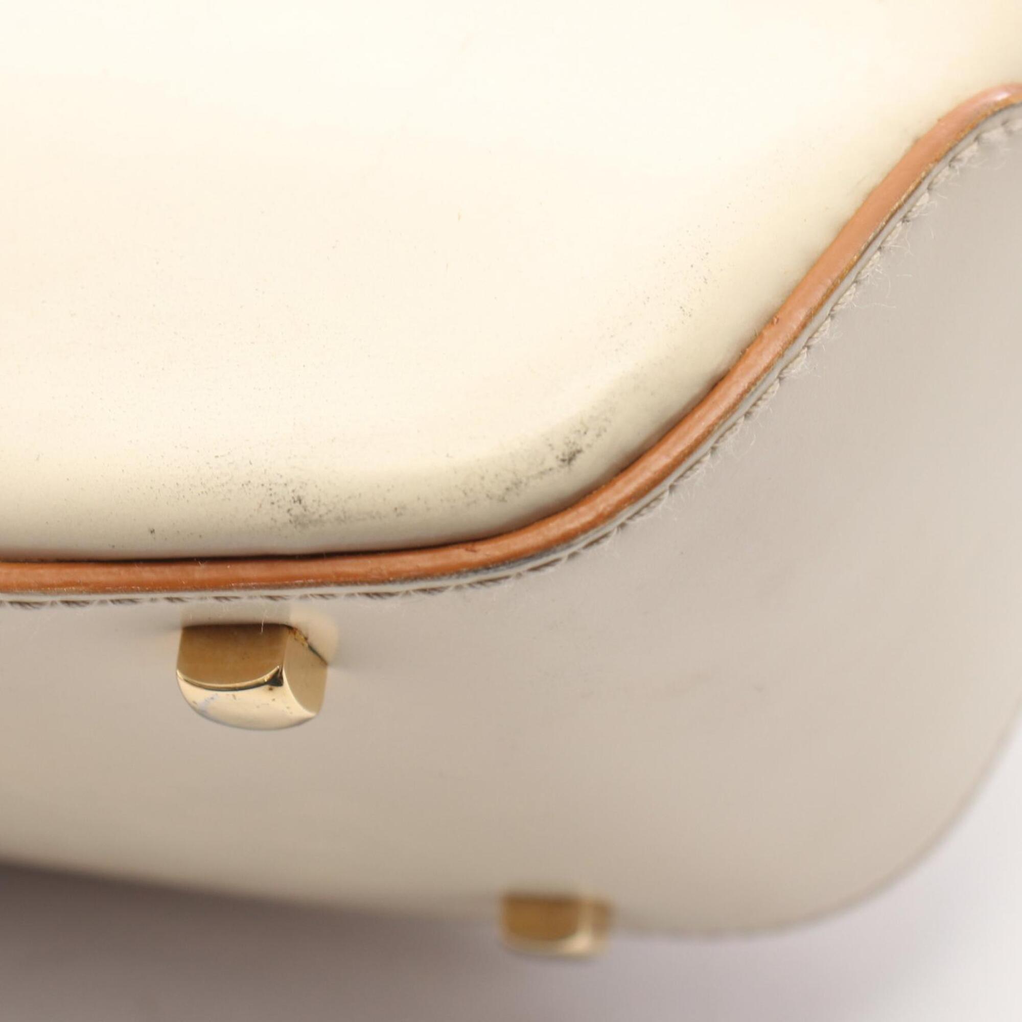 Salvatore Ferragamo Ivory Leather Handbag (Pre-Owned)