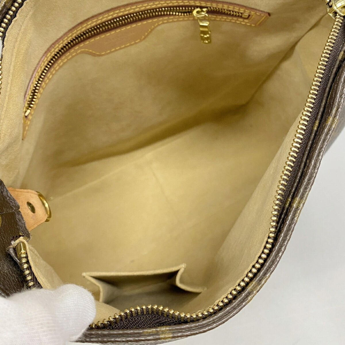 Louis Vuitton Brown Shoulder Bag (Pre-Owned)