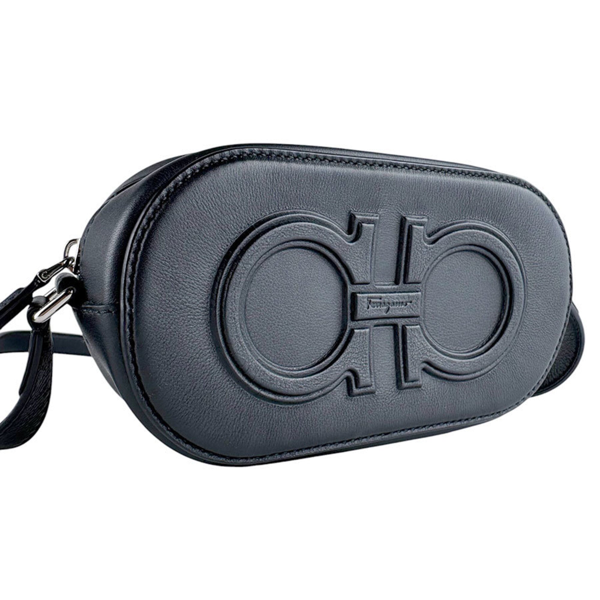 Salvatore Ferragamo Black Leather Handbag (Pre-Owned)