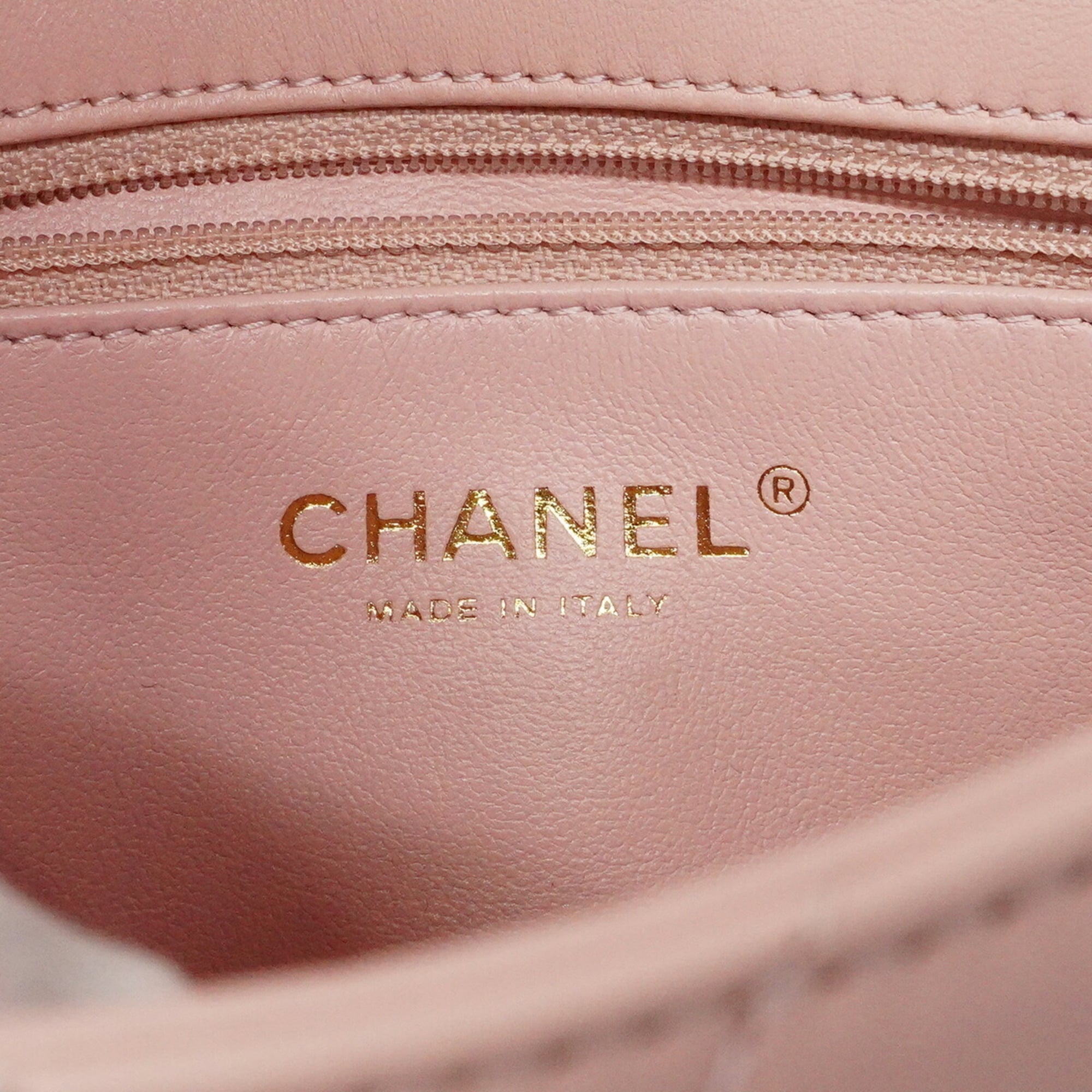 Chanel Pink Leather Shoulder Bag (Pre-Owned)