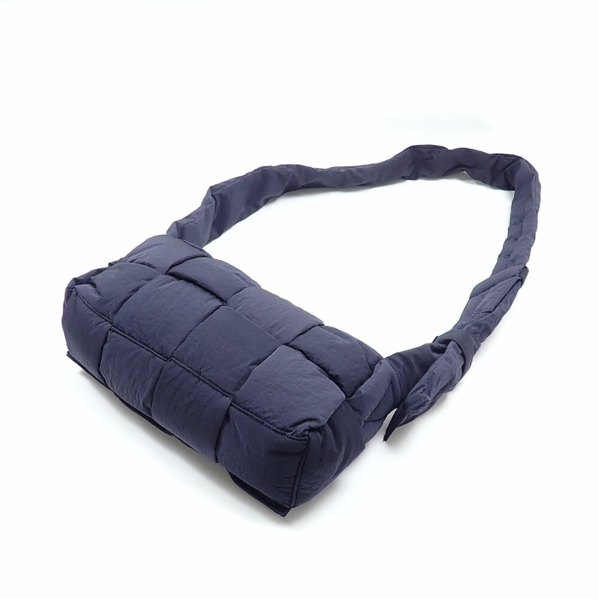 Bottega Veneta Navy Nylon Shoulder Bag (Pre-Owned)