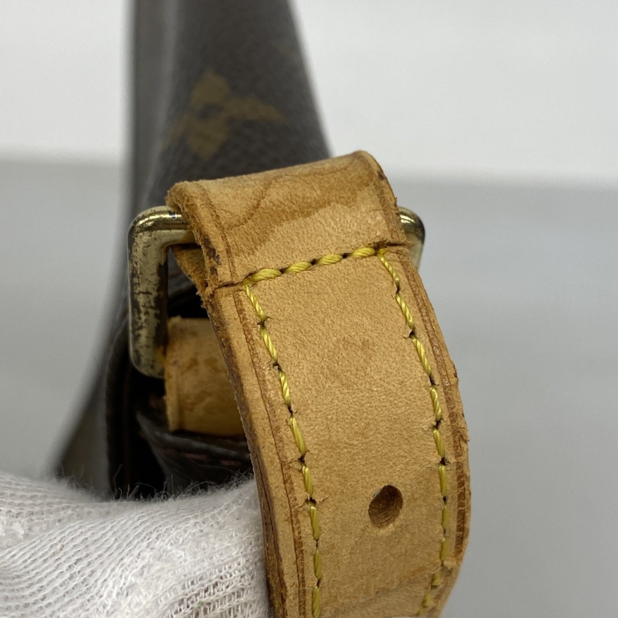 Louis Vuitton Brown Shoulder Bag (Pre-Owned)