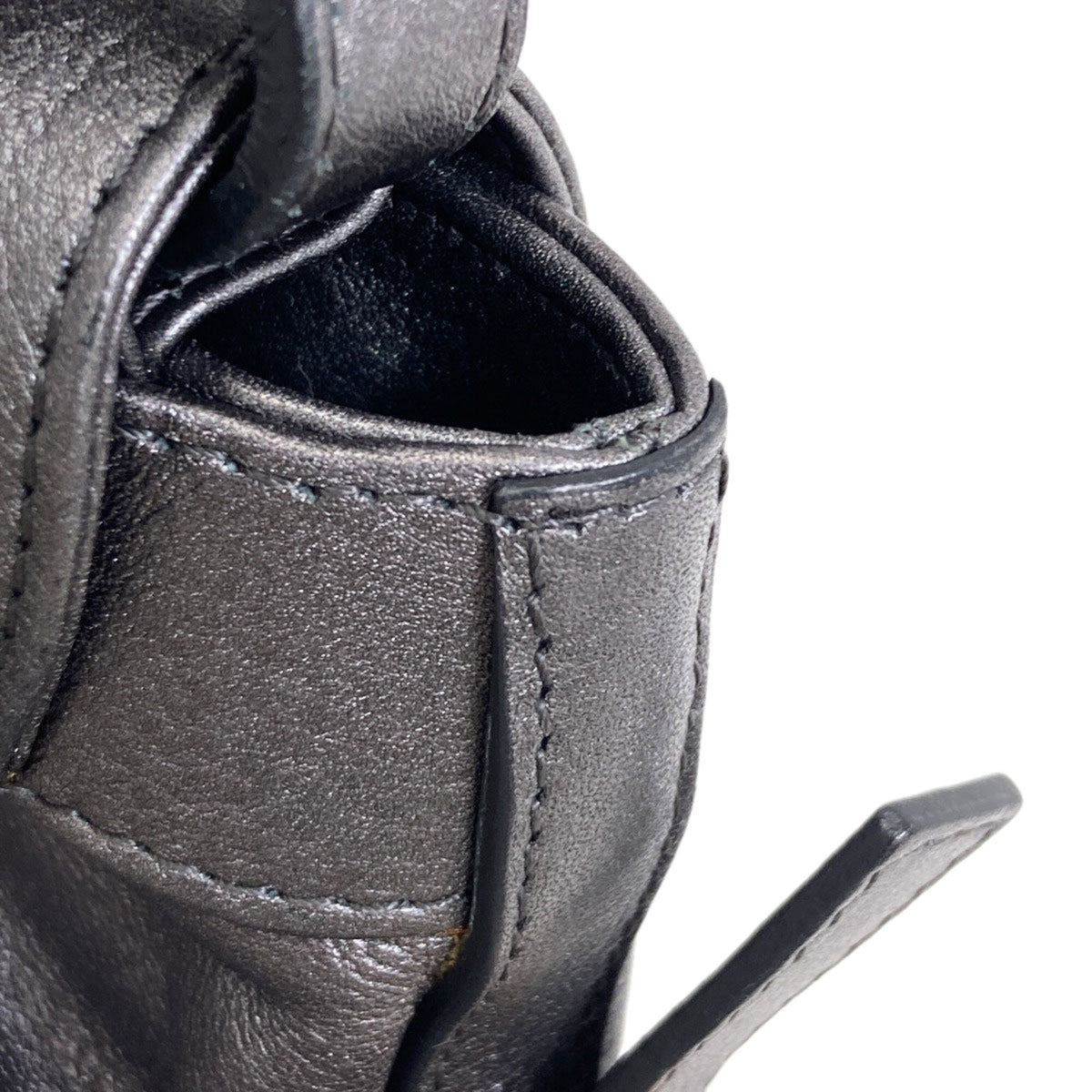 Bvlgari Gray Leather Shoulder Bag (Pre-Owned)