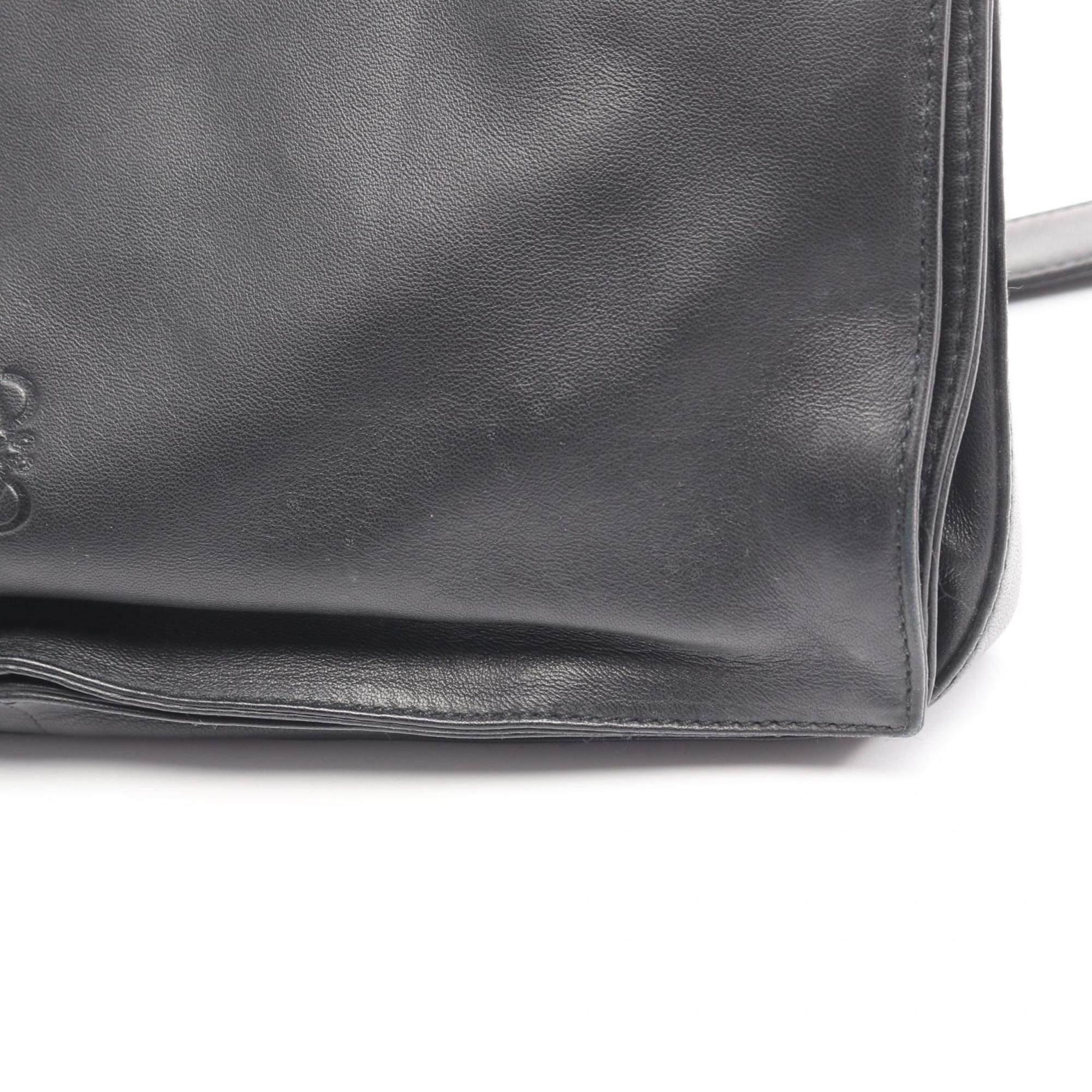 Loewe Black Leather Shoulder Bag (Pre-Owned)