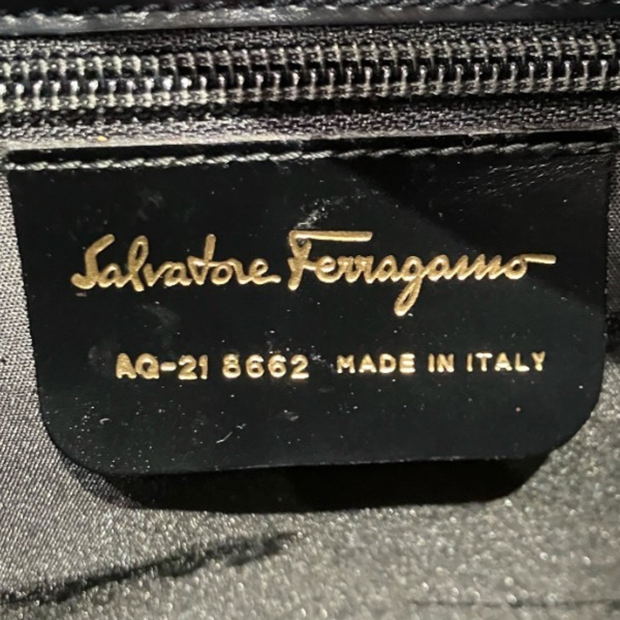 Salvatore Ferragamo Black Leather Shoulder Bag (Pre-Owned)