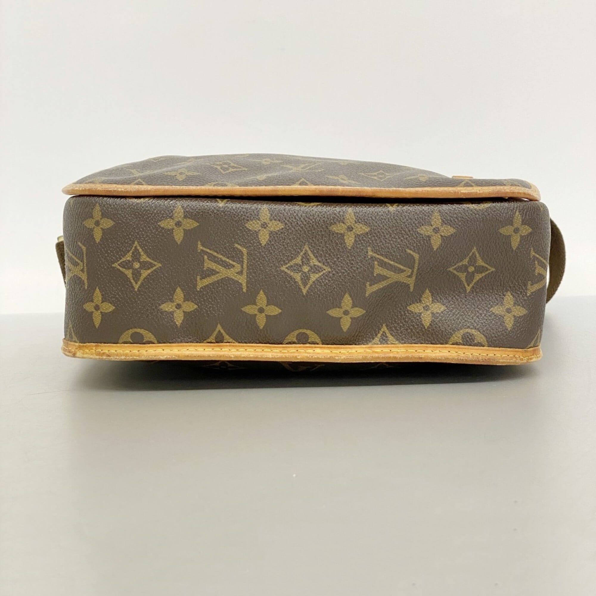 Louis Vuitton Brown Shoulder Bag (Pre-Owned)