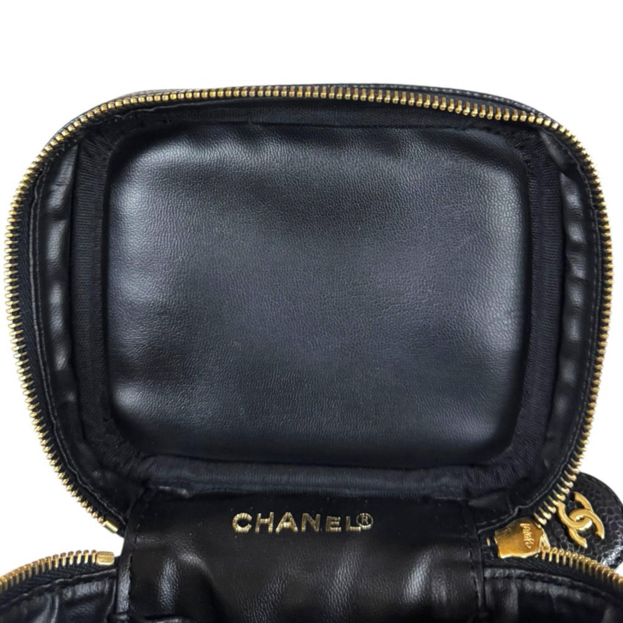 Chanel Black Grained Calfskin Handbag (Pre-Owned)
