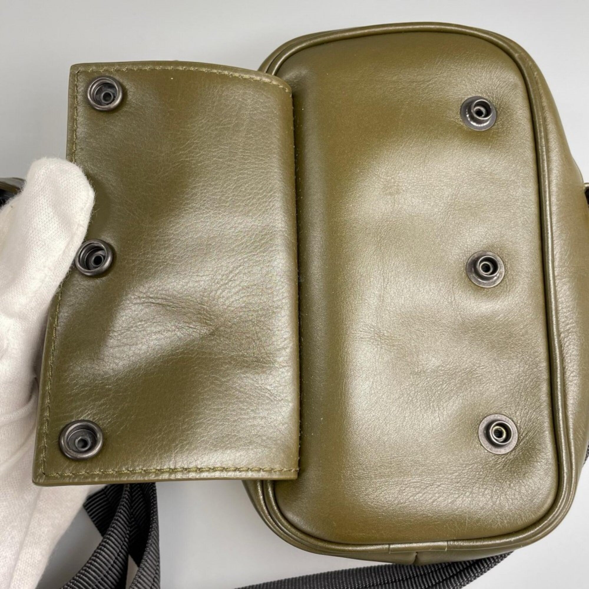 Bottega Veneta Khaki Leather Shoulder Bag (Pre-Owned)
