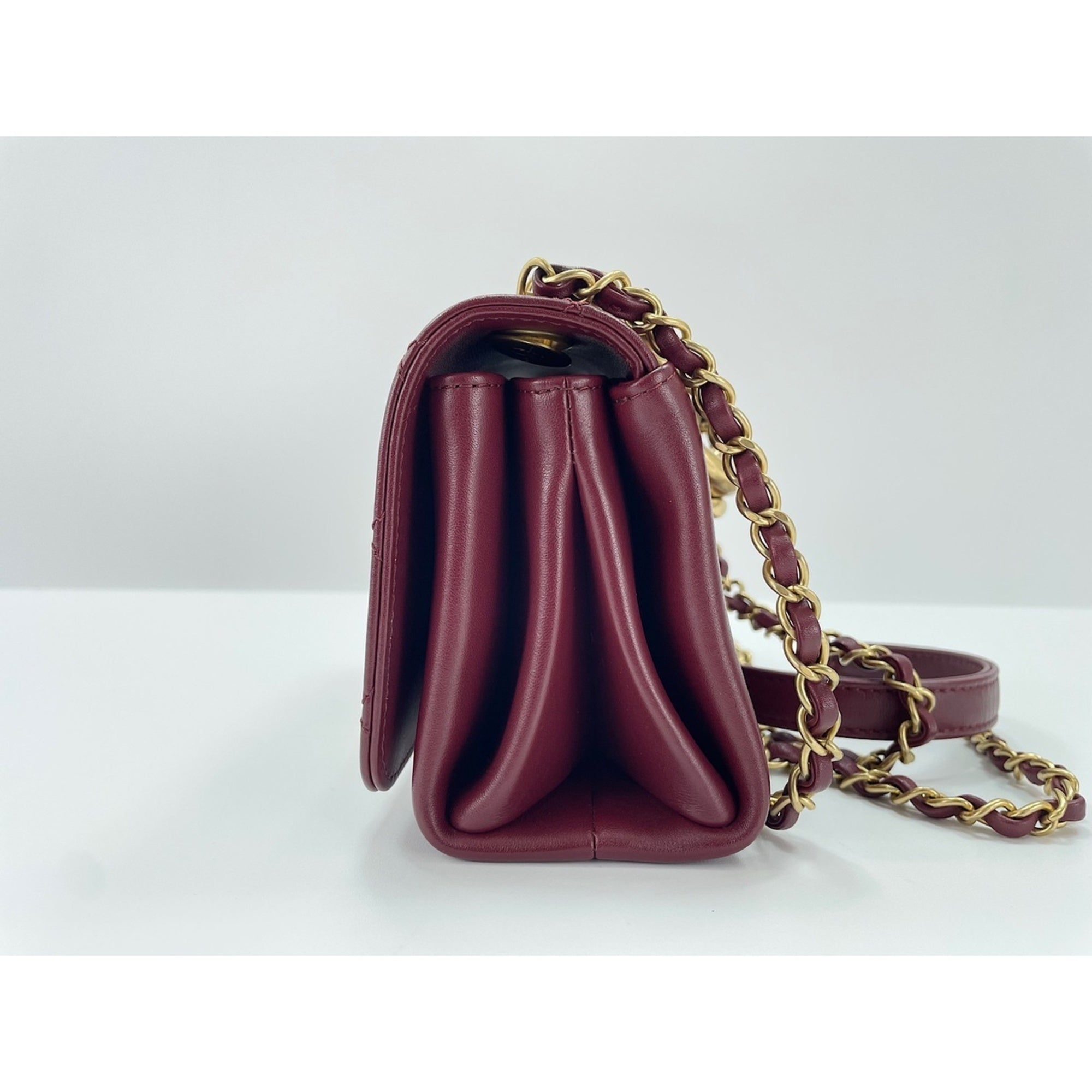 Chanel Matelasse Red Color Shoulder Bag (Pre-Owned)
