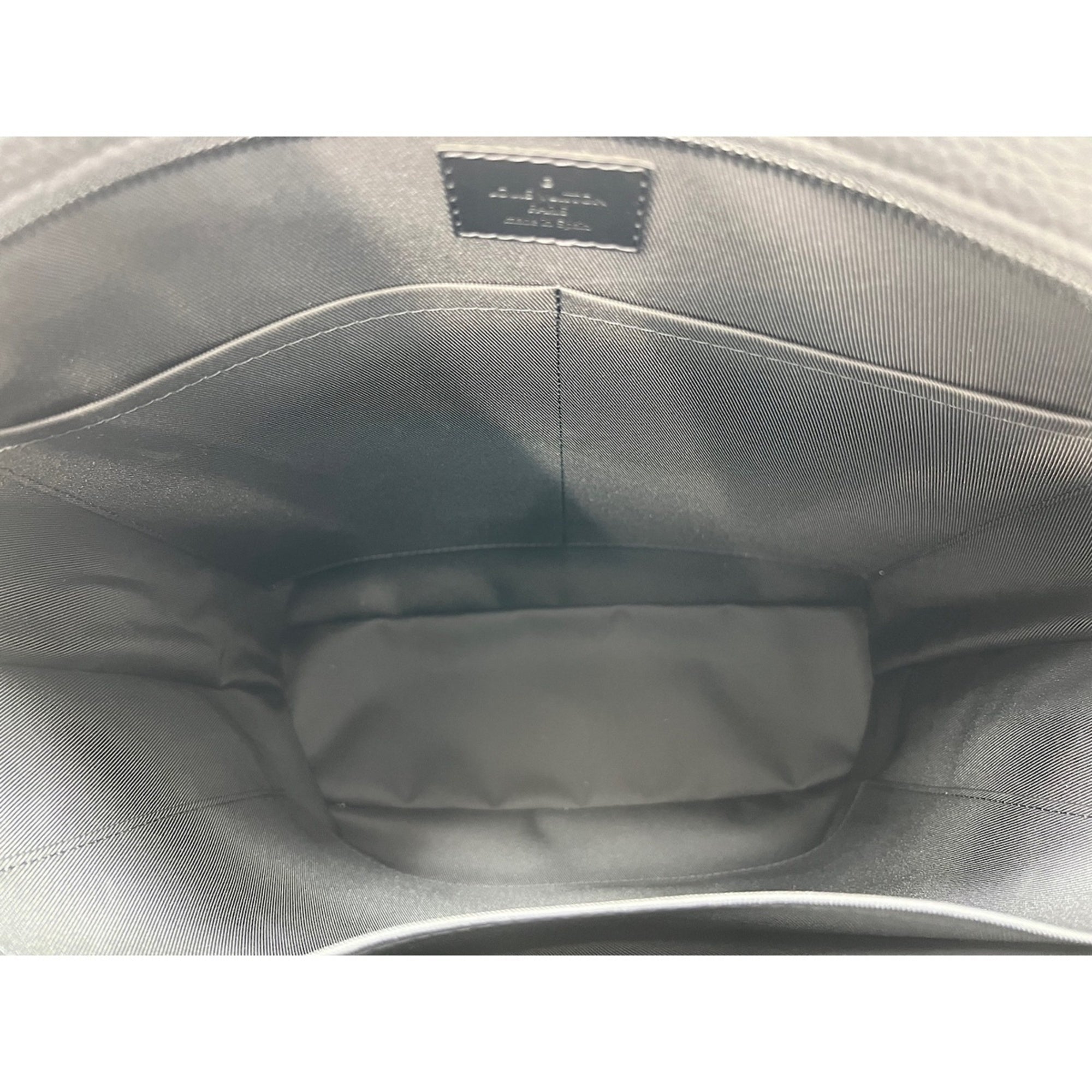 Louis Vuitton Black Handbag (Pre-Owned)