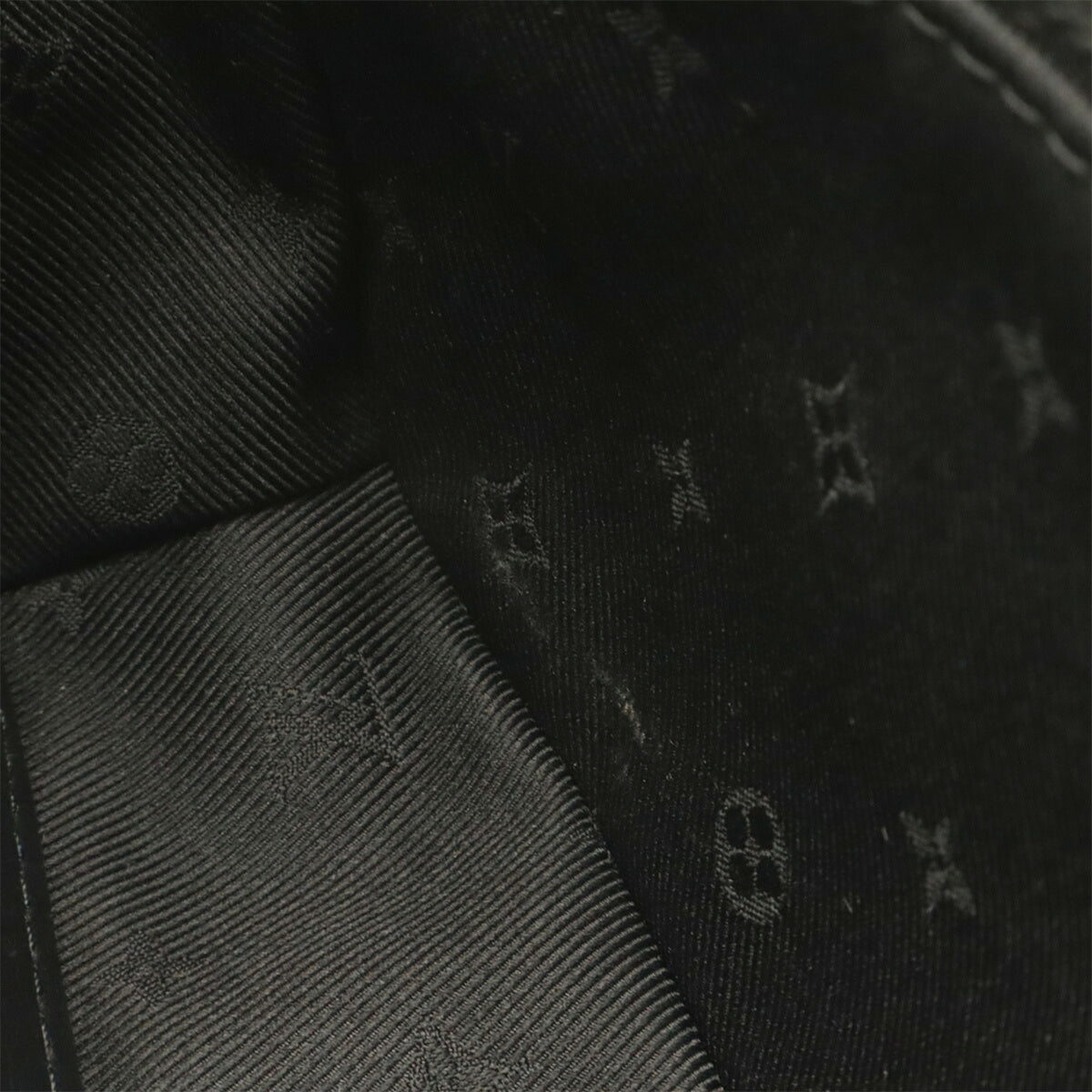 Louis Vuitton Noir Clutch Bag Shoulder Bag (Pre-Owned)