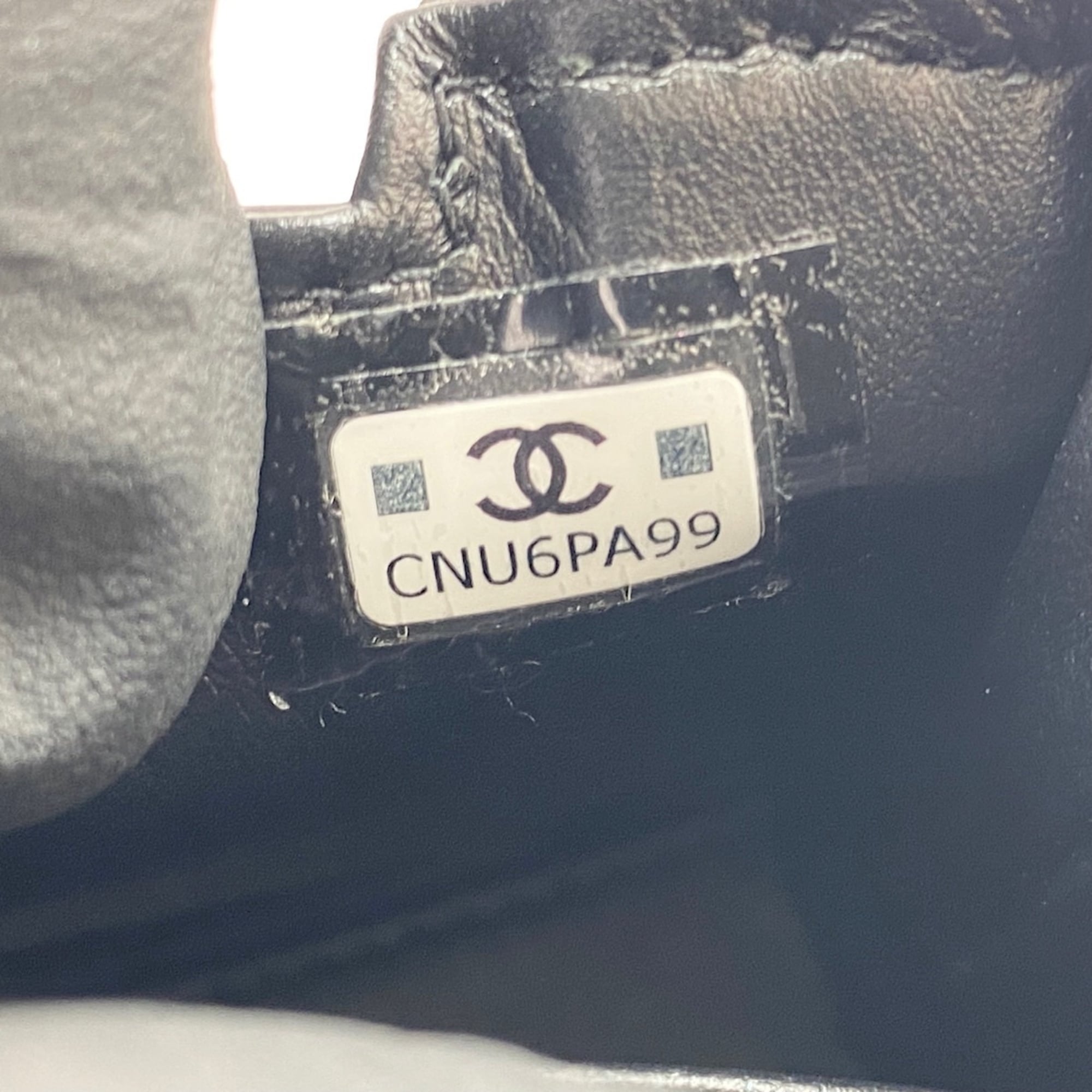 Chanel Black Shoulder Bag (Pre-Owned)
