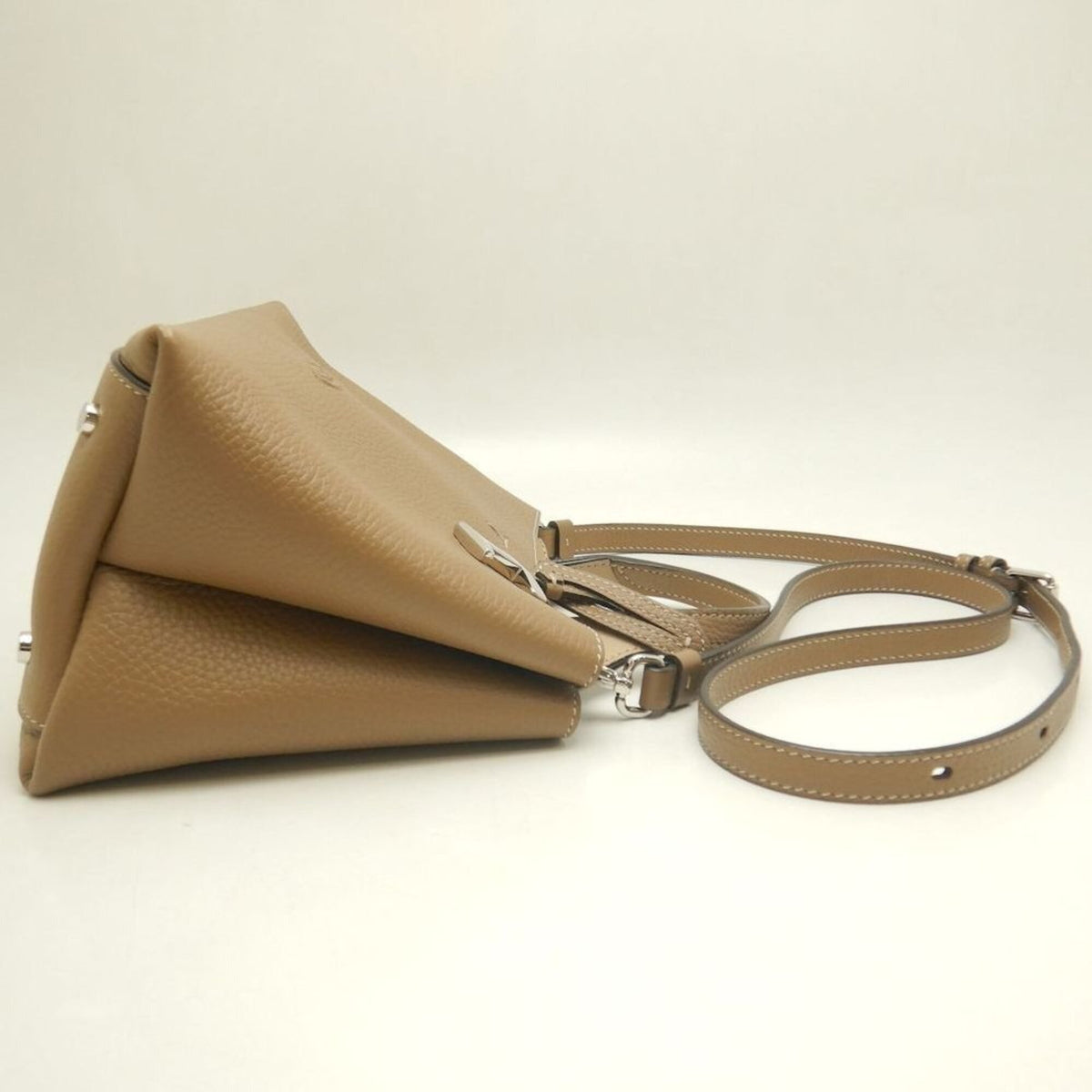 Tod's Brown Leather Handbag (Pre-Owned)