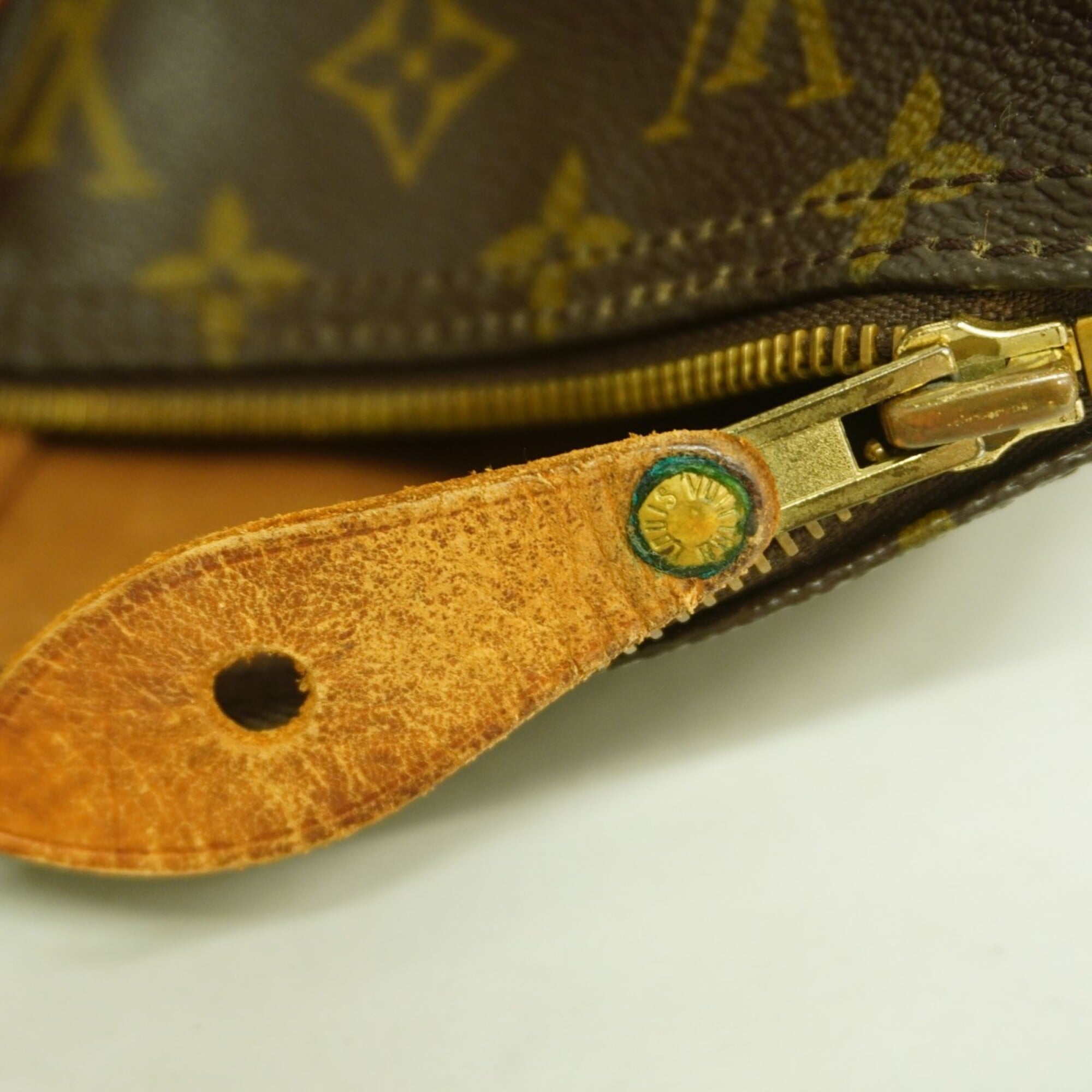 Louis Vuitton Brown Handbag (Pre-Owned)